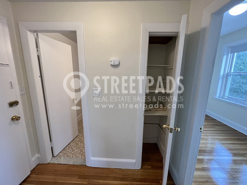 33 Lancaster Ter, Washington Square