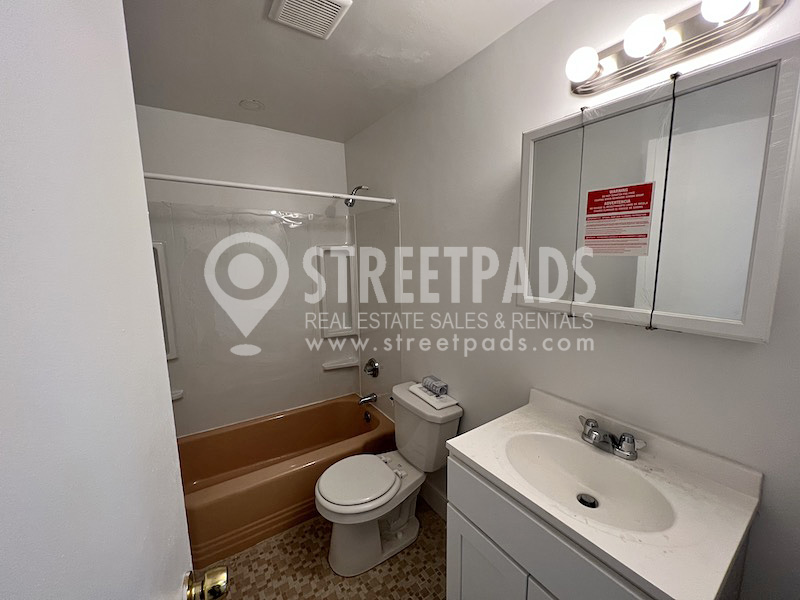 33 Lancaster Ter, Washington Square