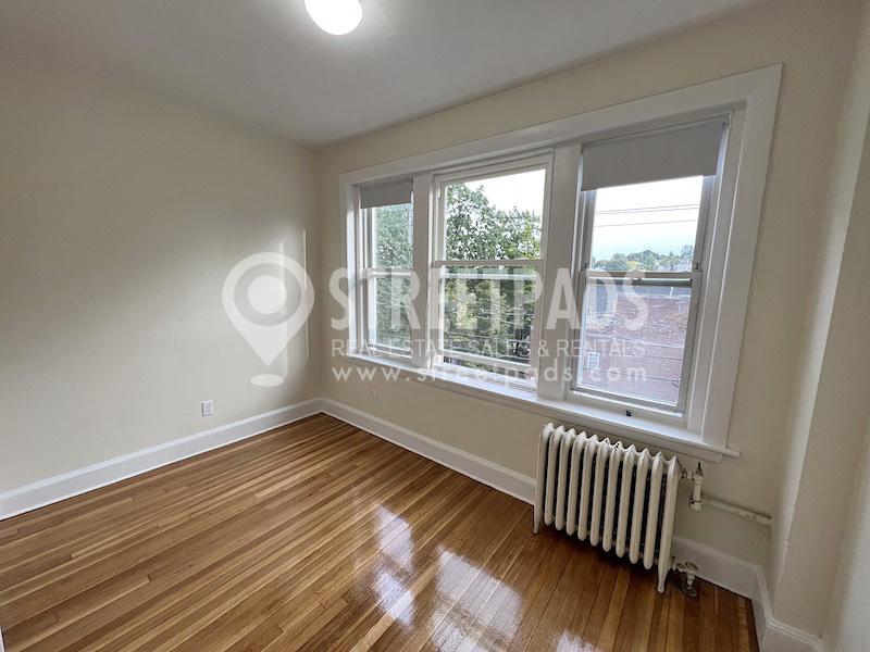 33 Lancaster Ter, Washington Square