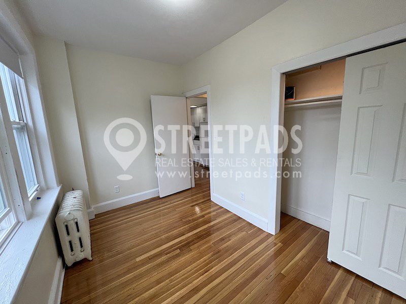 33 Lancaster Ter, Washington Square