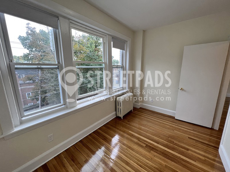 33 Lancaster Ter, Washington Square