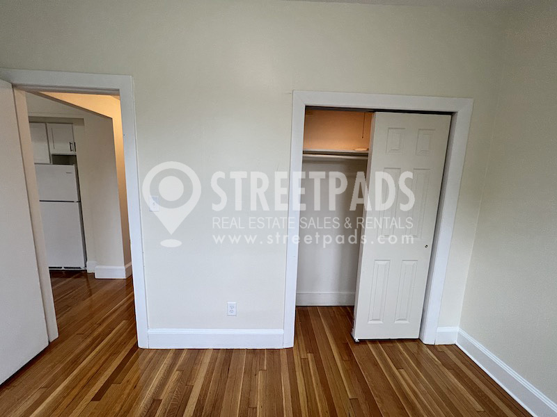 33 Lancaster Ter, Washington Square