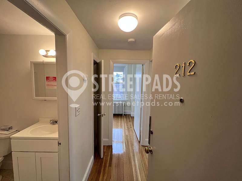 33 Lancaster Ter, Washington Square