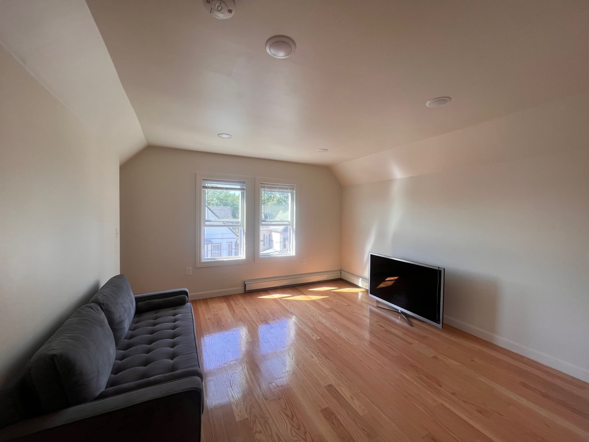 9 Bartlett St, Magoun Square