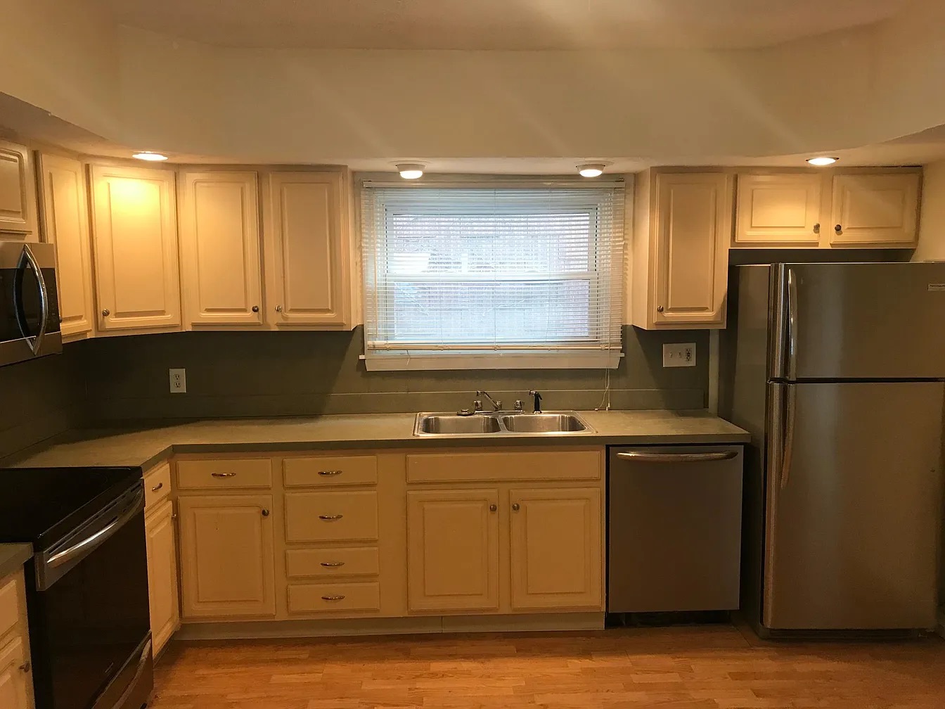 613 3rd St, South Boston