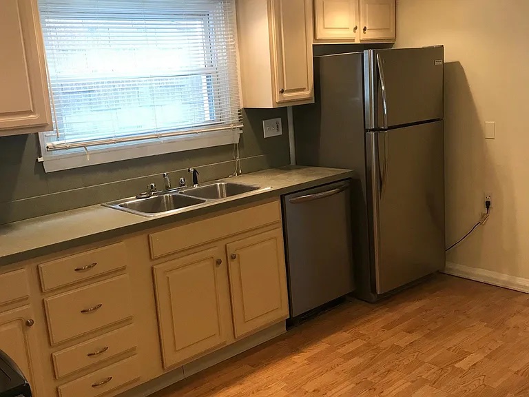 613 3rd St, South Boston