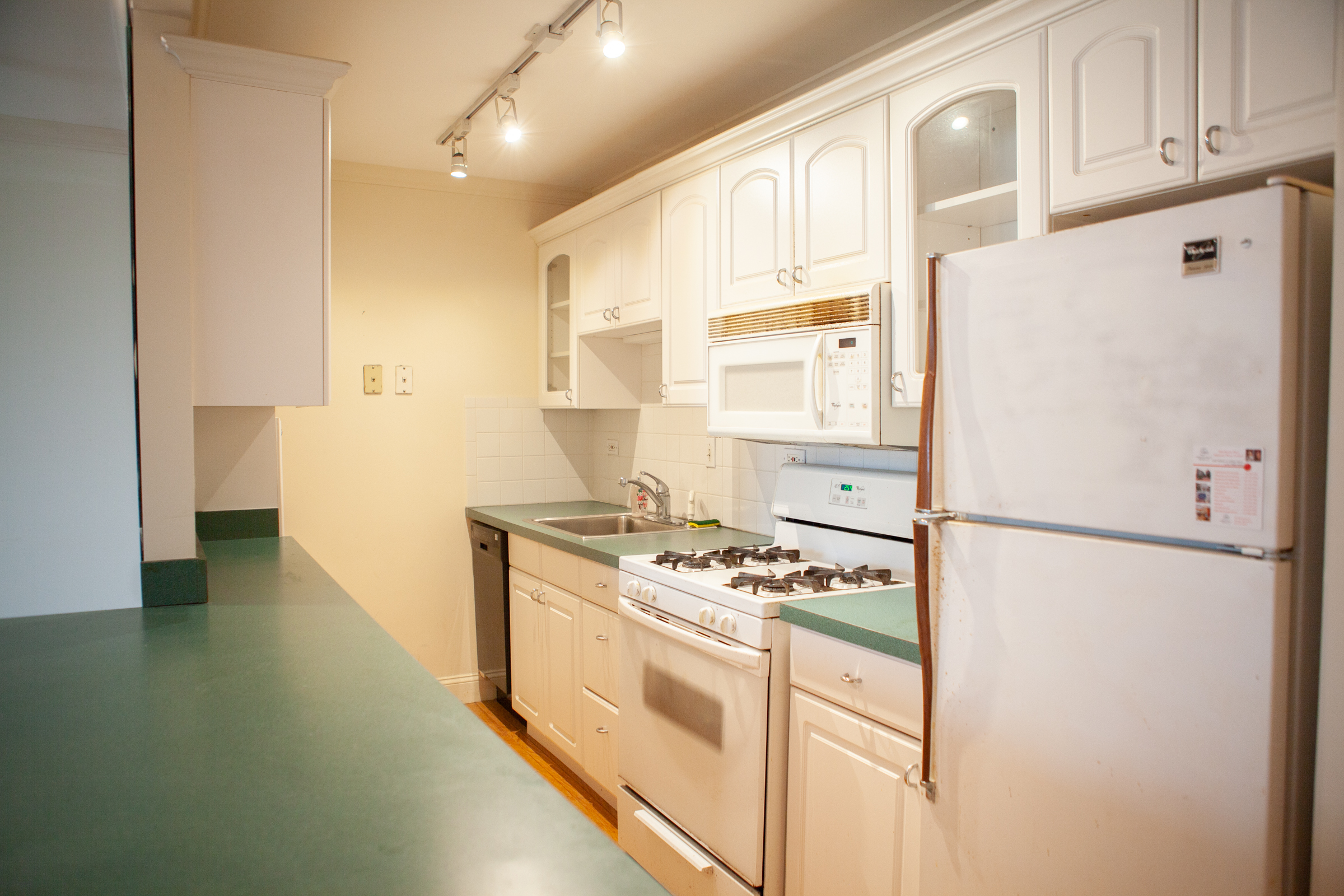 2 Hawthorne Pl, West End