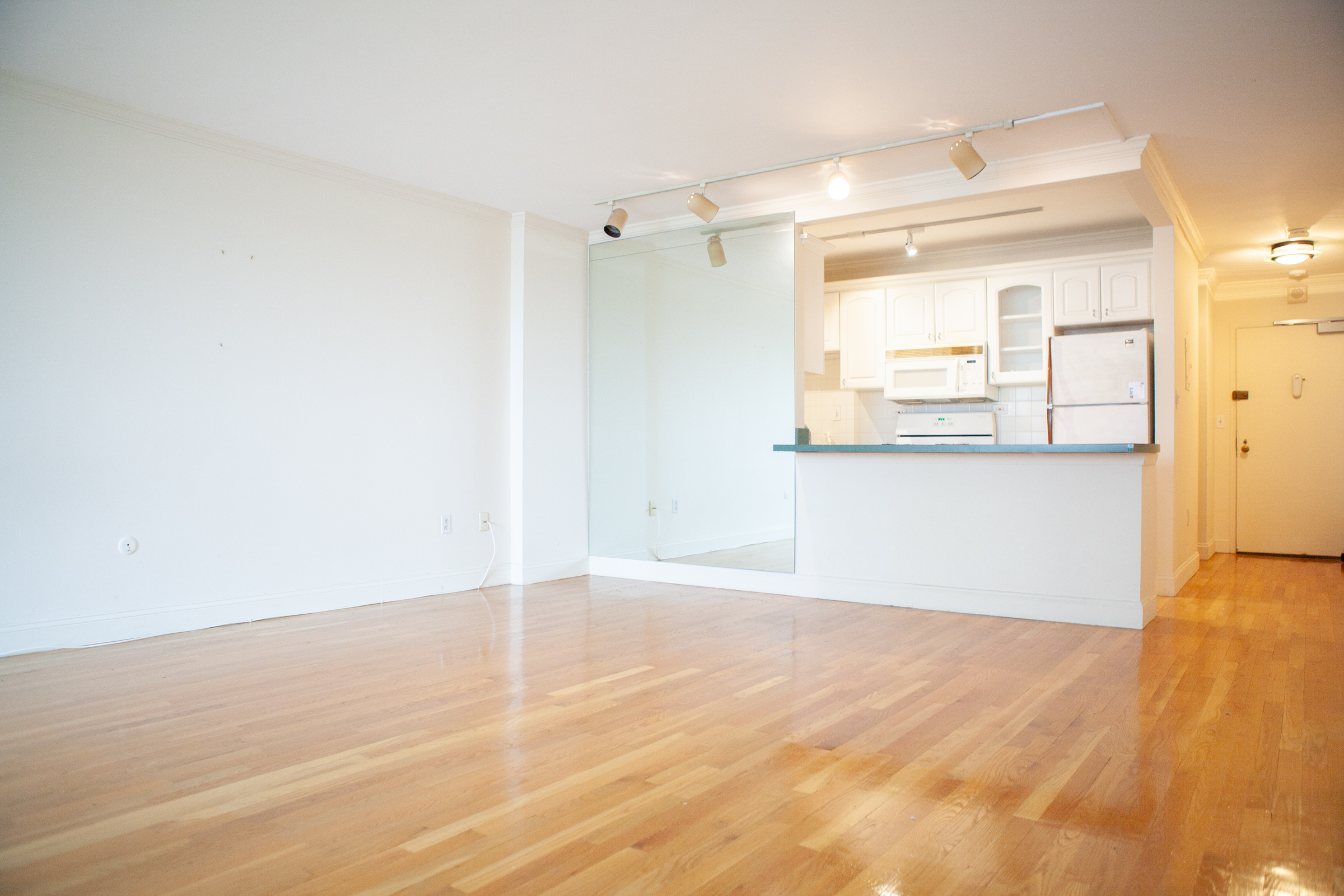 2 Hawthorne Pl, West End