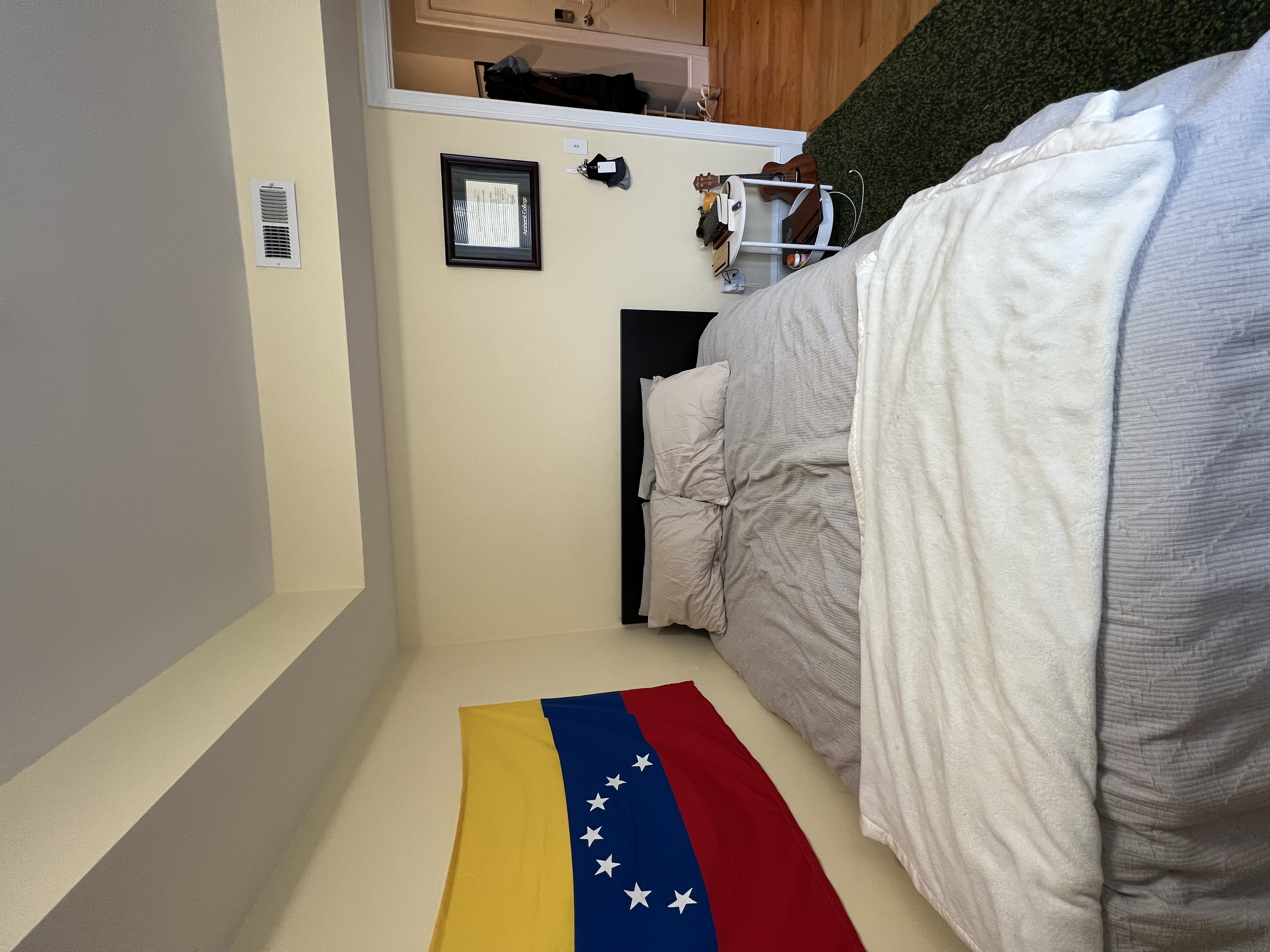 183 River, Central Square