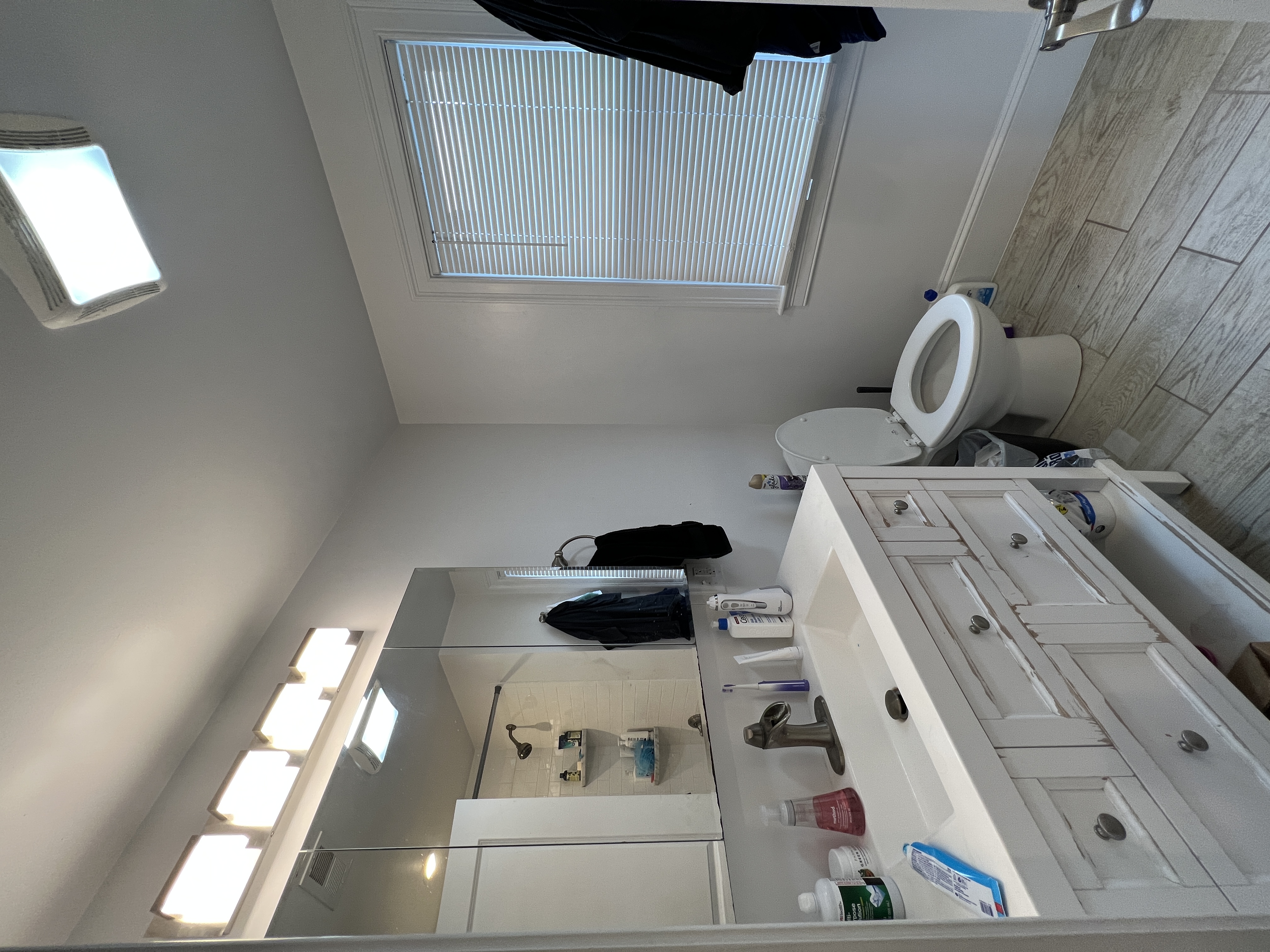 183 River, Central Square