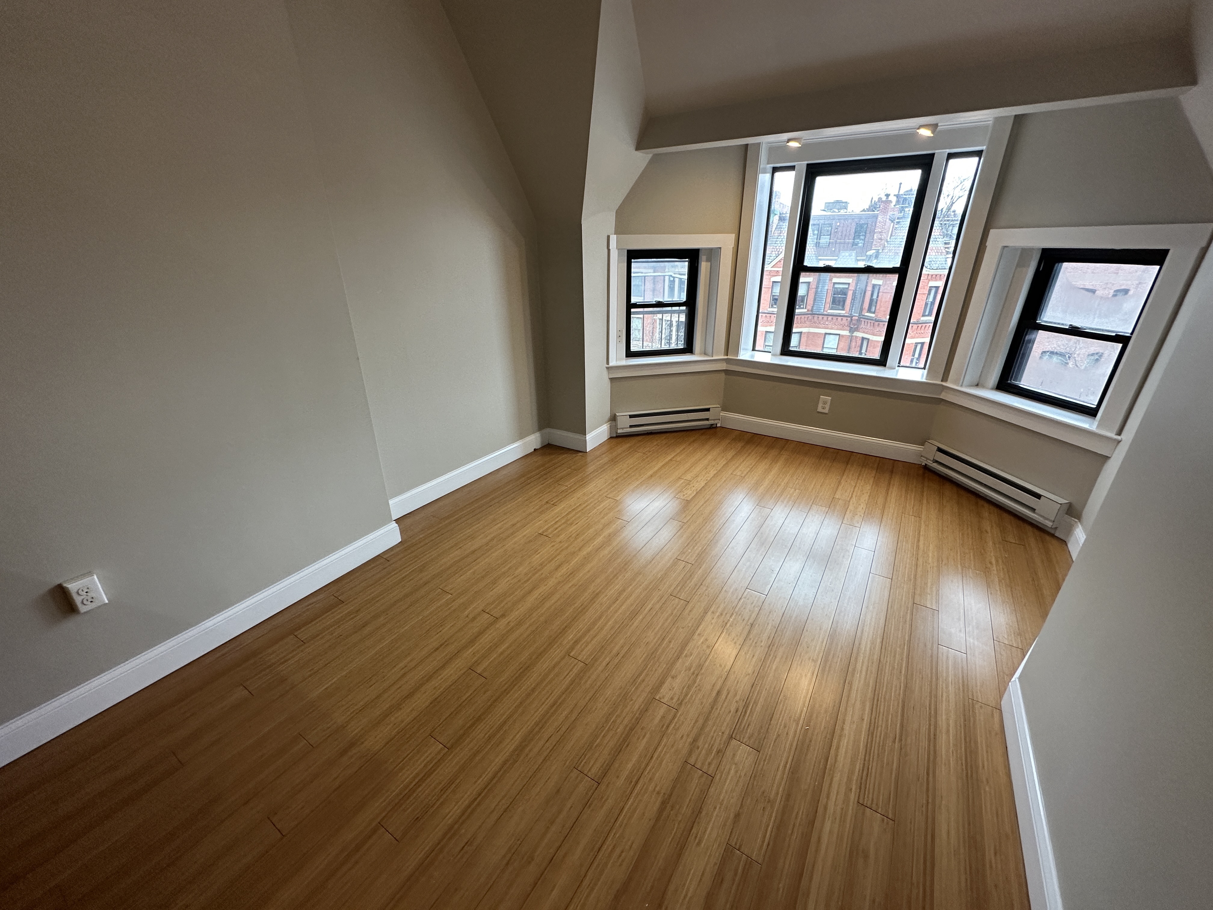 250 Newbury St, Back Bay