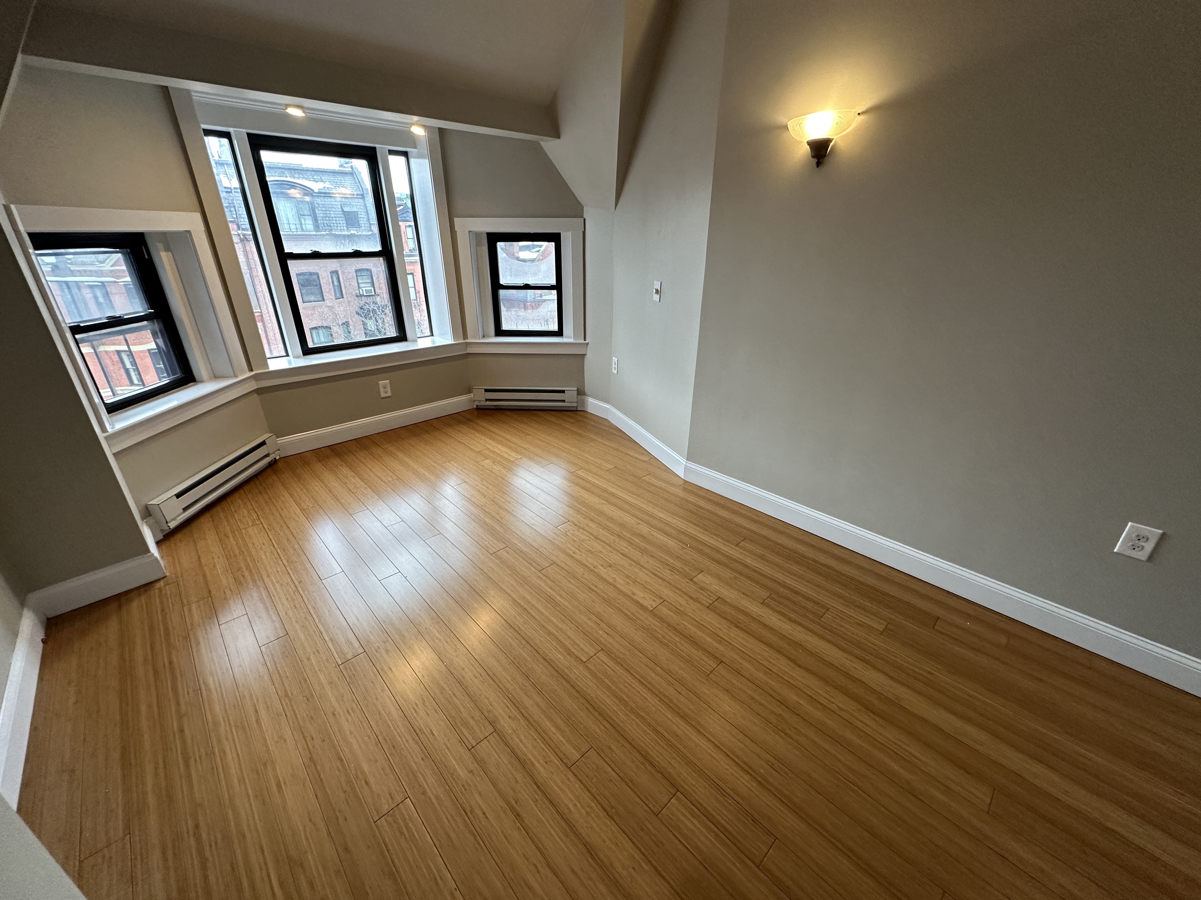 250 Newbury St, Back Bay