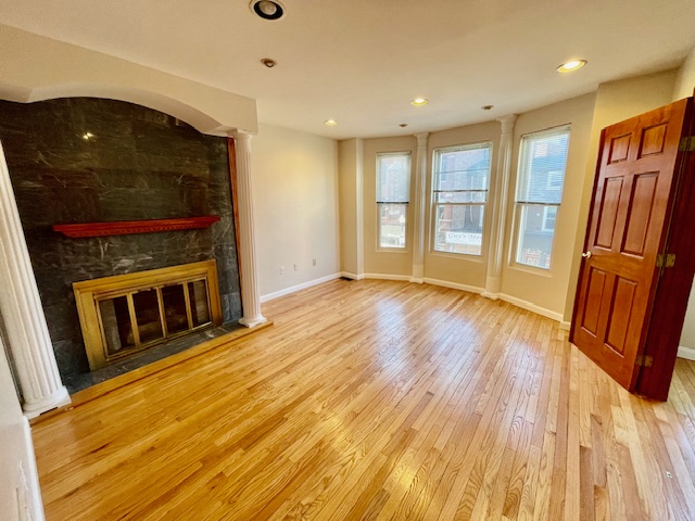 381 Hanover, North End