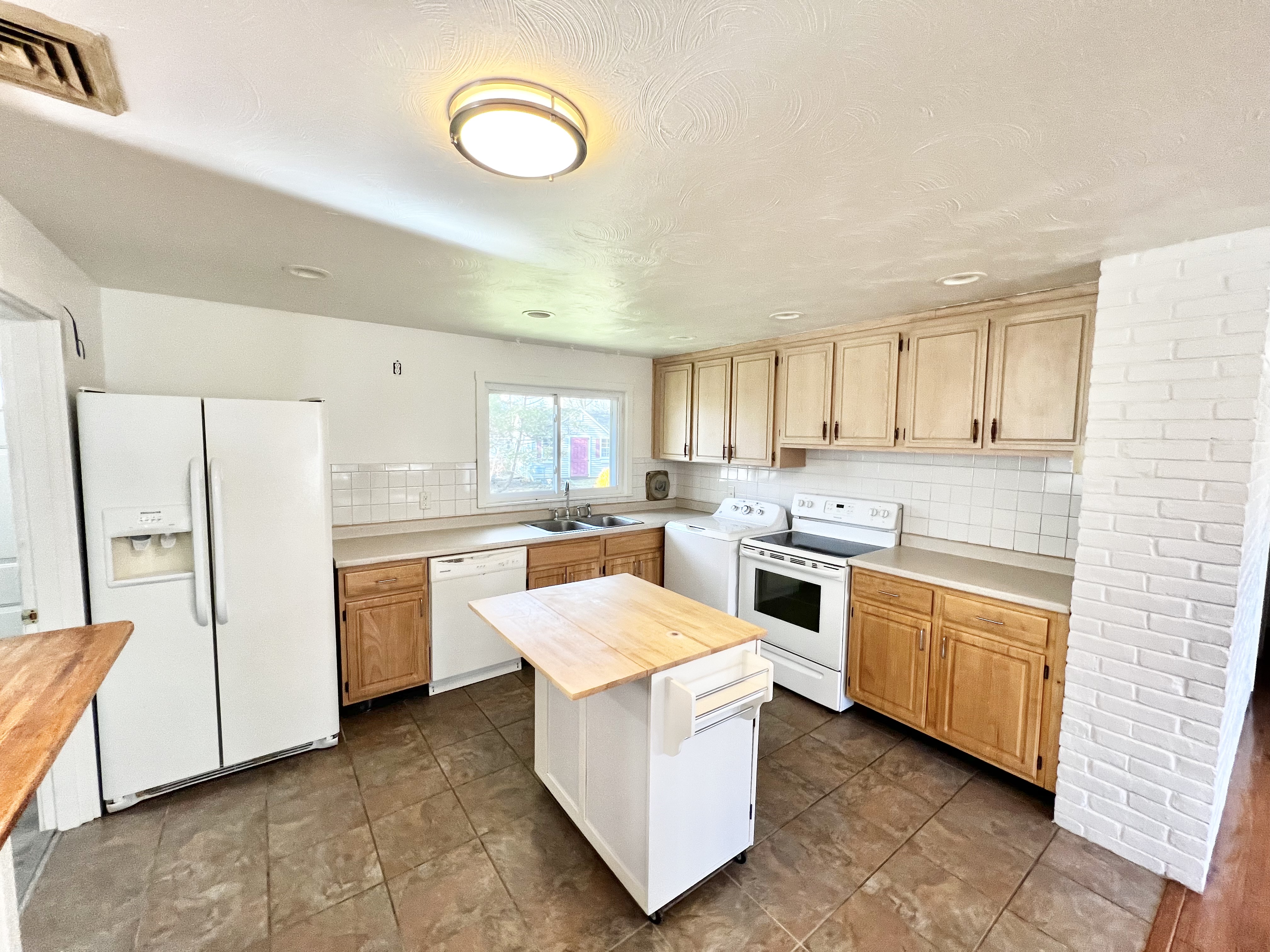 216 Elsie Rd, Brockton