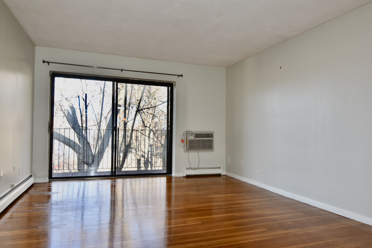 10 Linda Ln, Dorchester