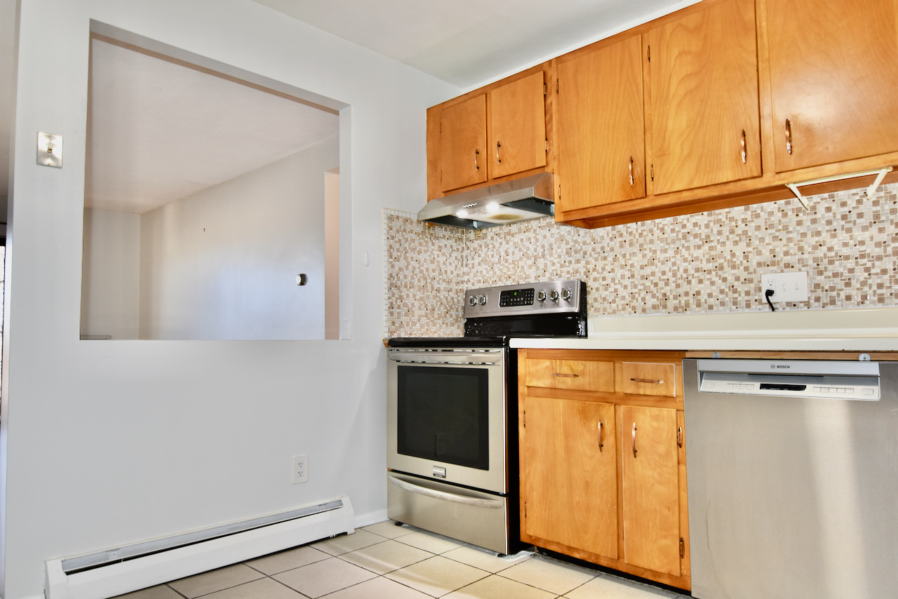 10 Linda Ln, Dorchester