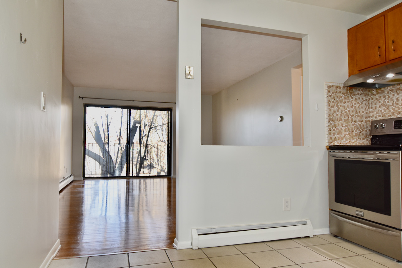 10 Linda Ln, Dorchester