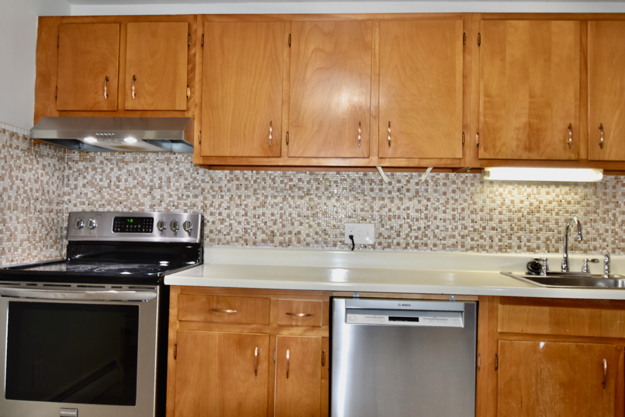 10 Linda Ln, Dorchester