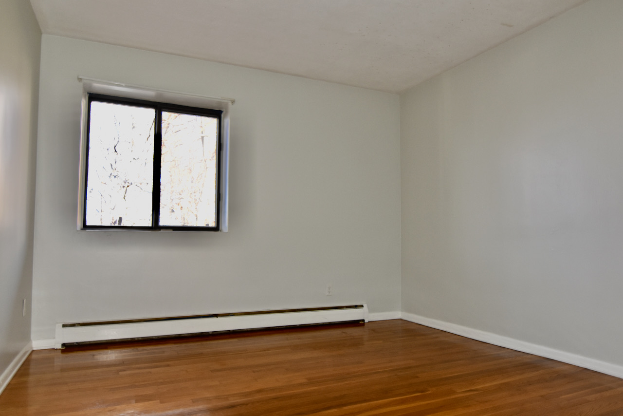 10 Linda Ln, Dorchester