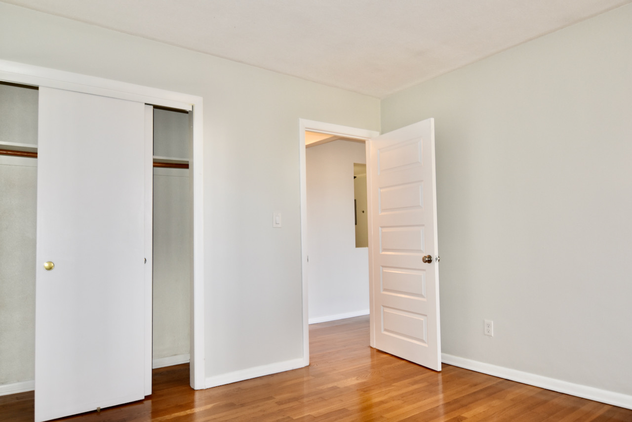 10 Linda Ln, Dorchester