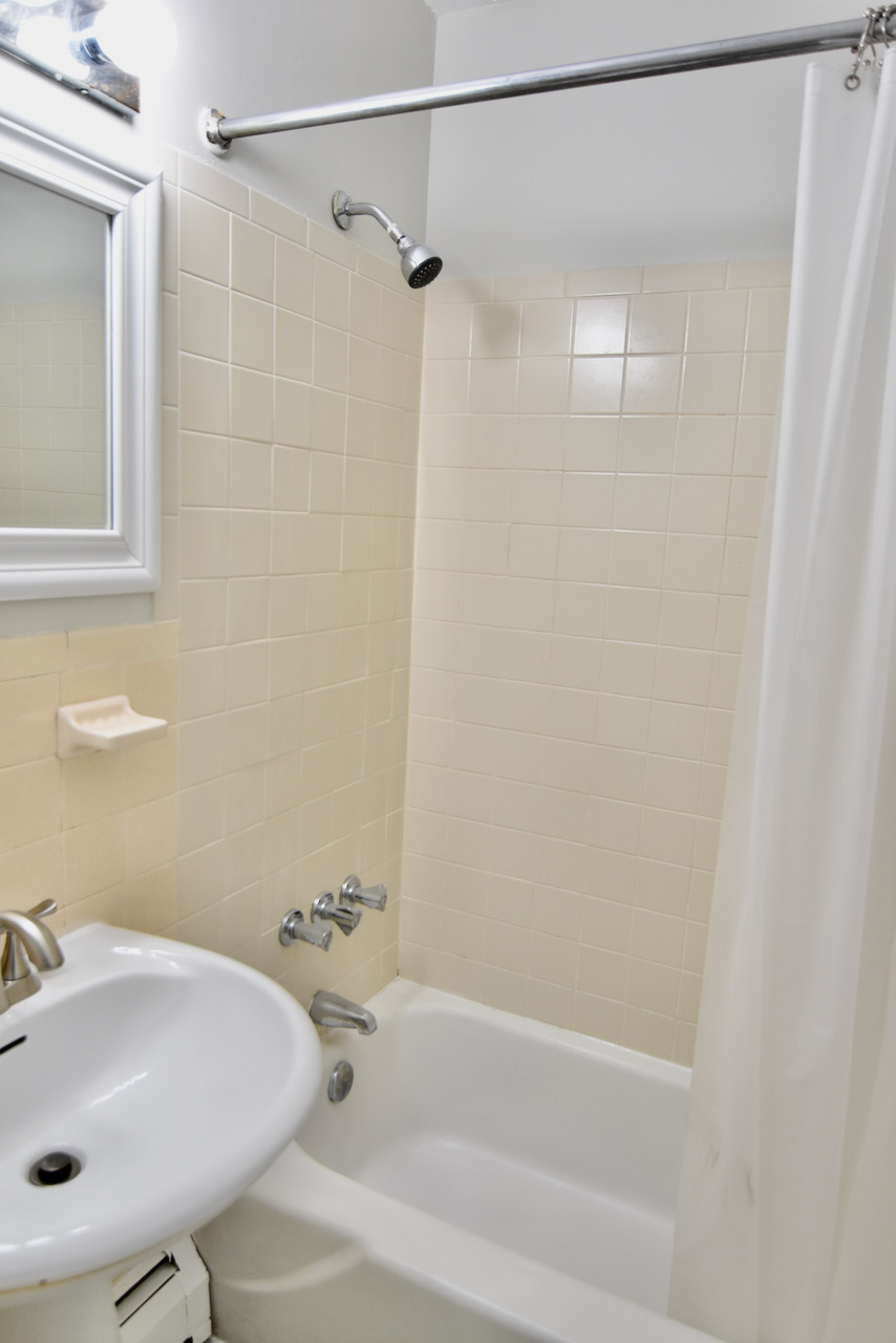 10 Linda Ln, Dorchester