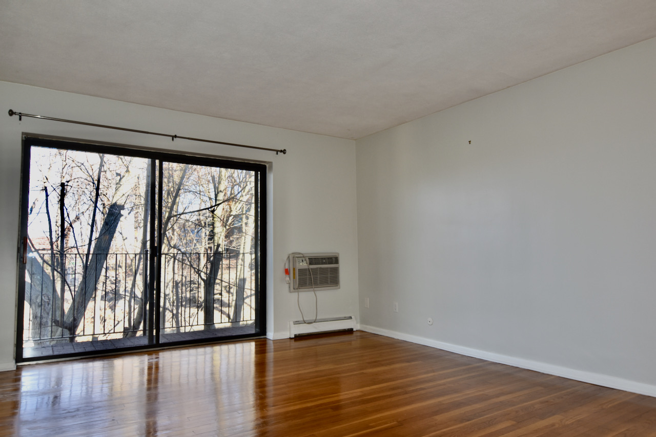 10 Linda Ln, Dorchester