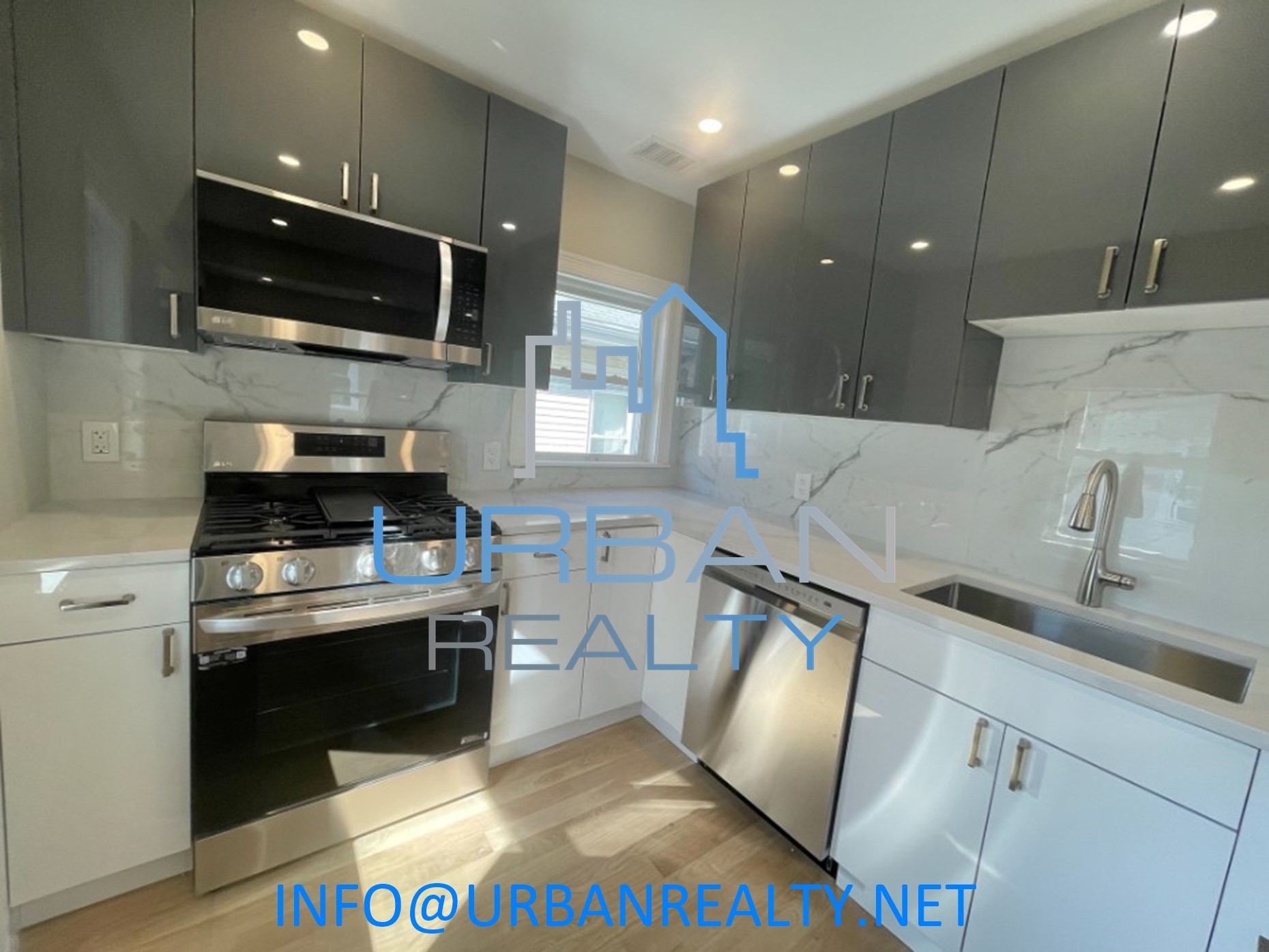 343 Market St, Oak Square