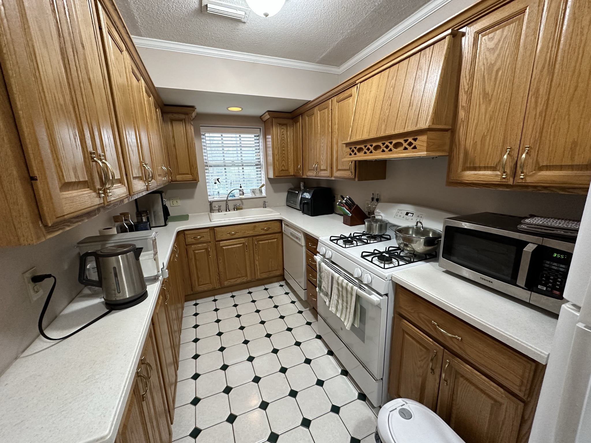 9 Lake Shore Ter, Brighton