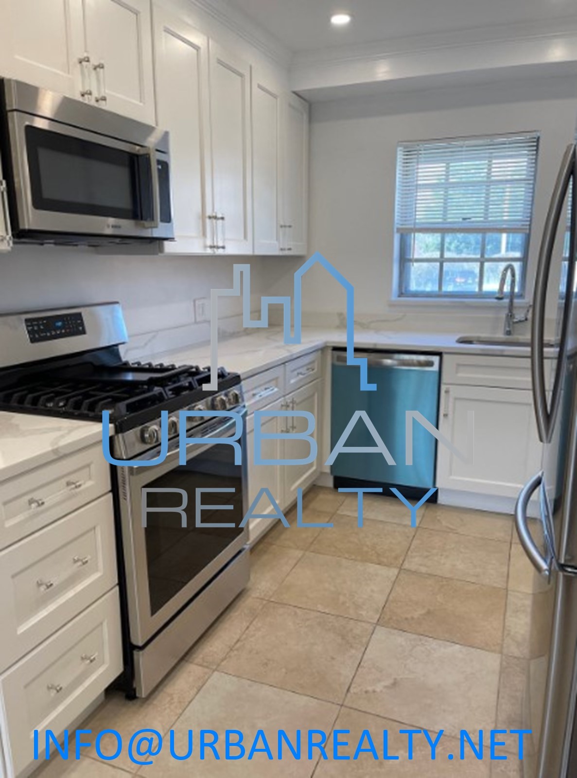 166 Lake Shore Rd, Oak Square