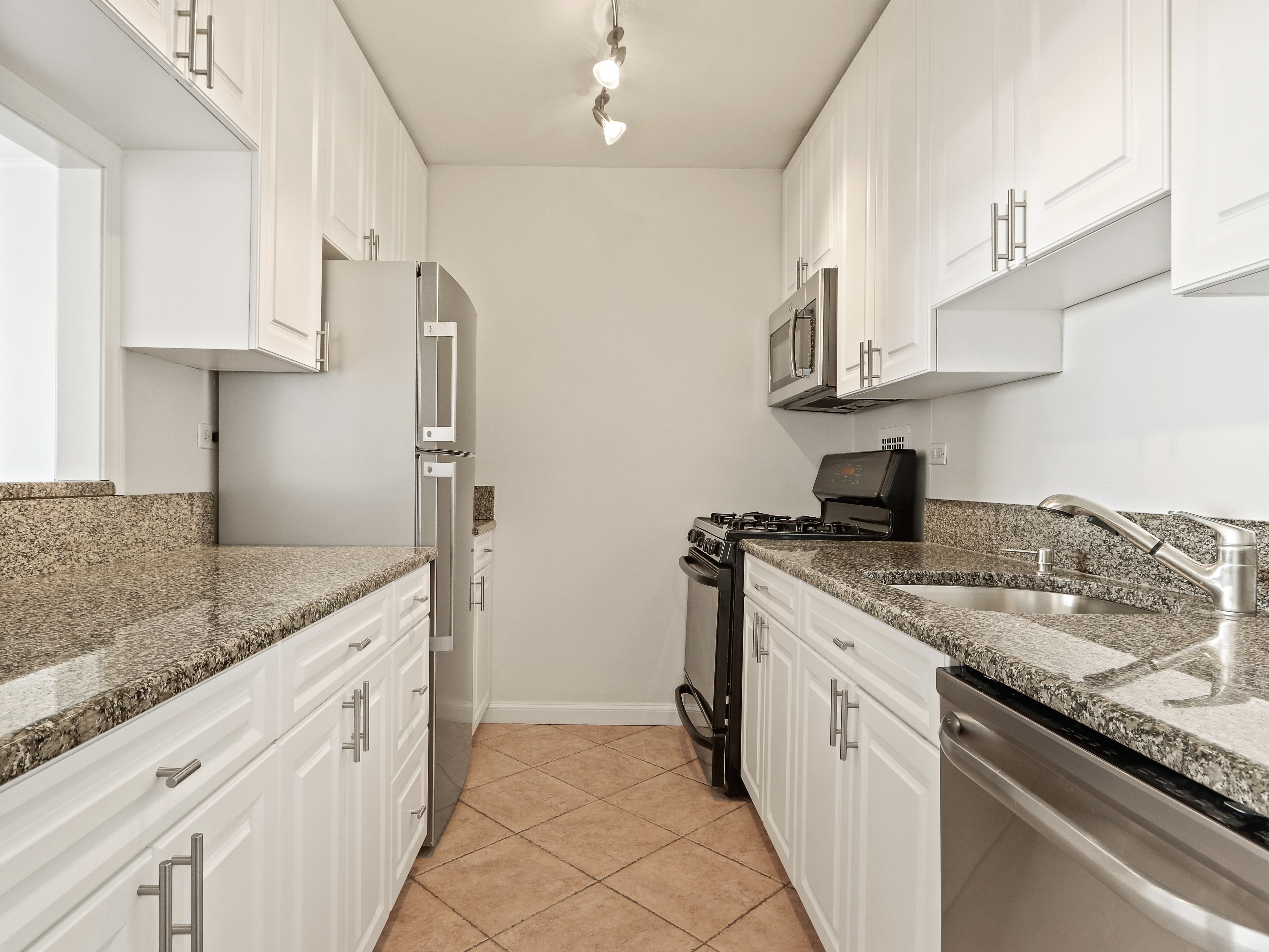 8 Whittier Pl, West End