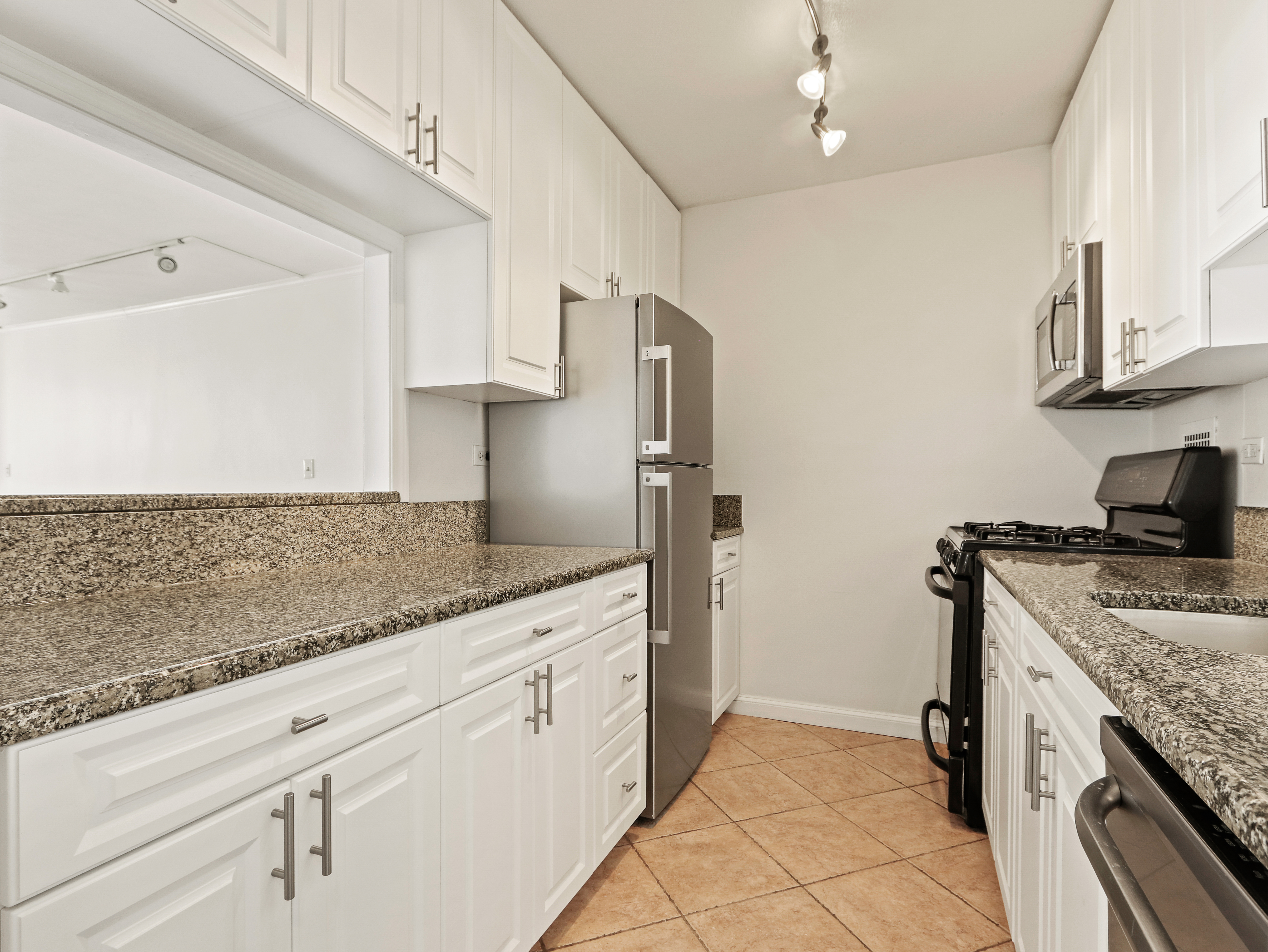 8 Whittier Pl, West End