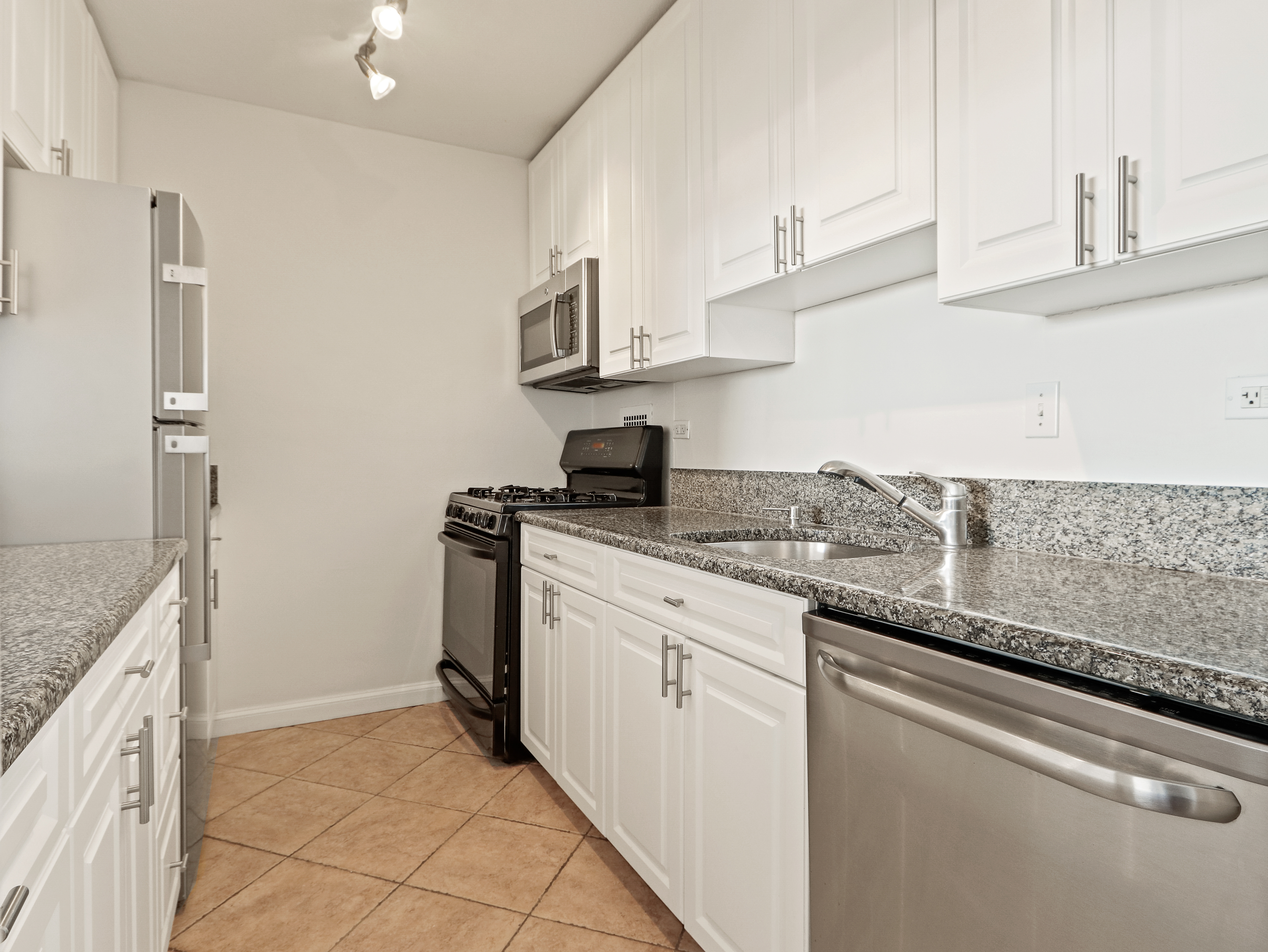 8 Whittier Pl, West End