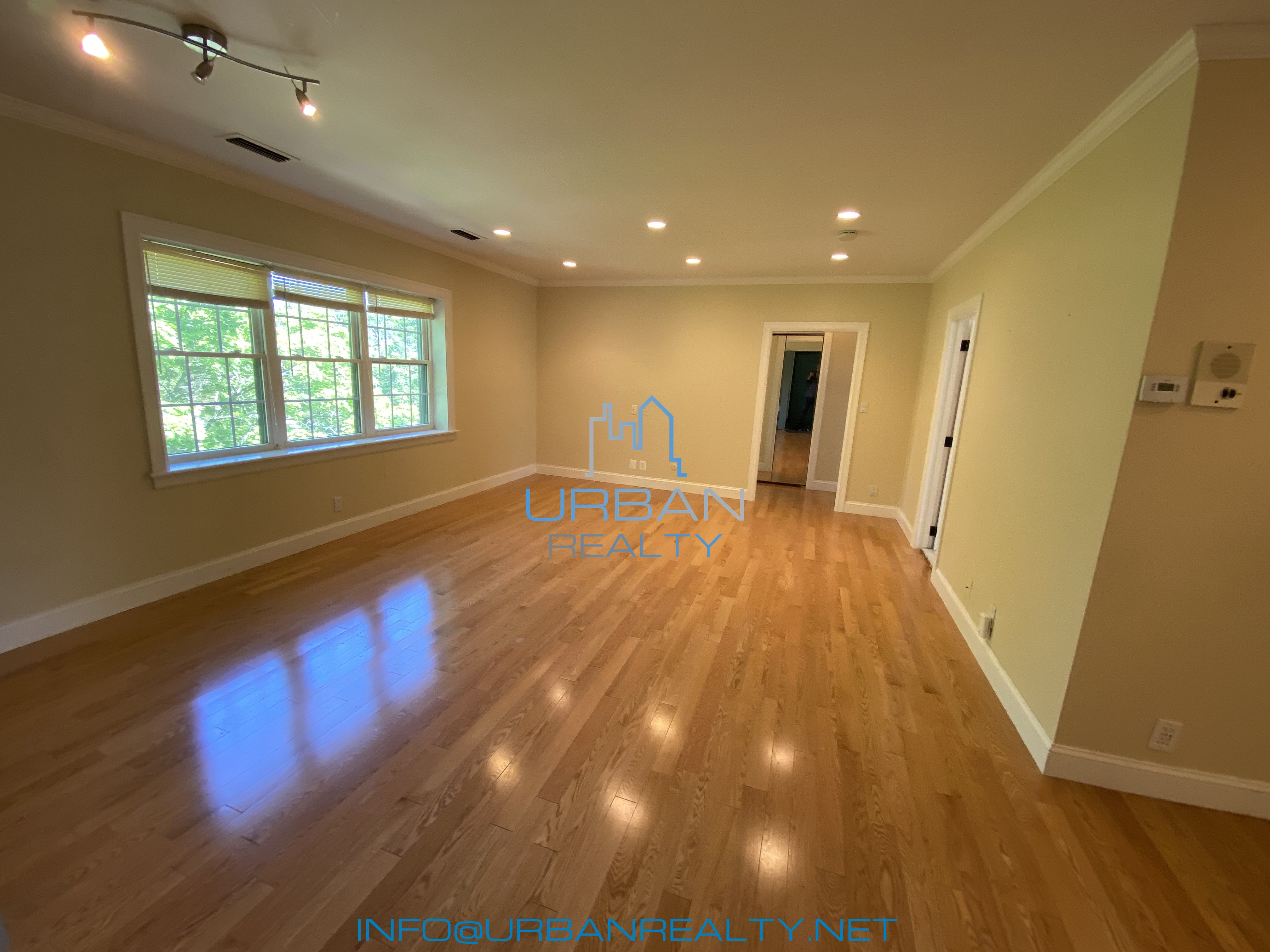 6 Lake Shore Ter, Brighton