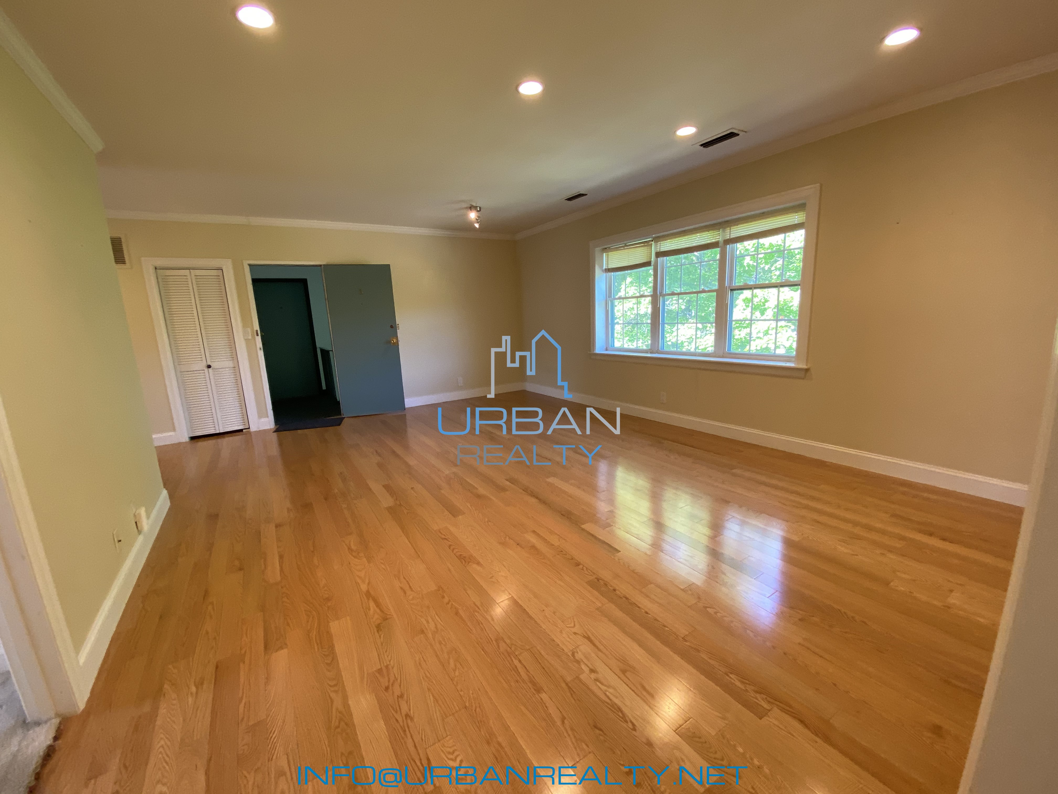 6 Lake Shore Ter, Brighton