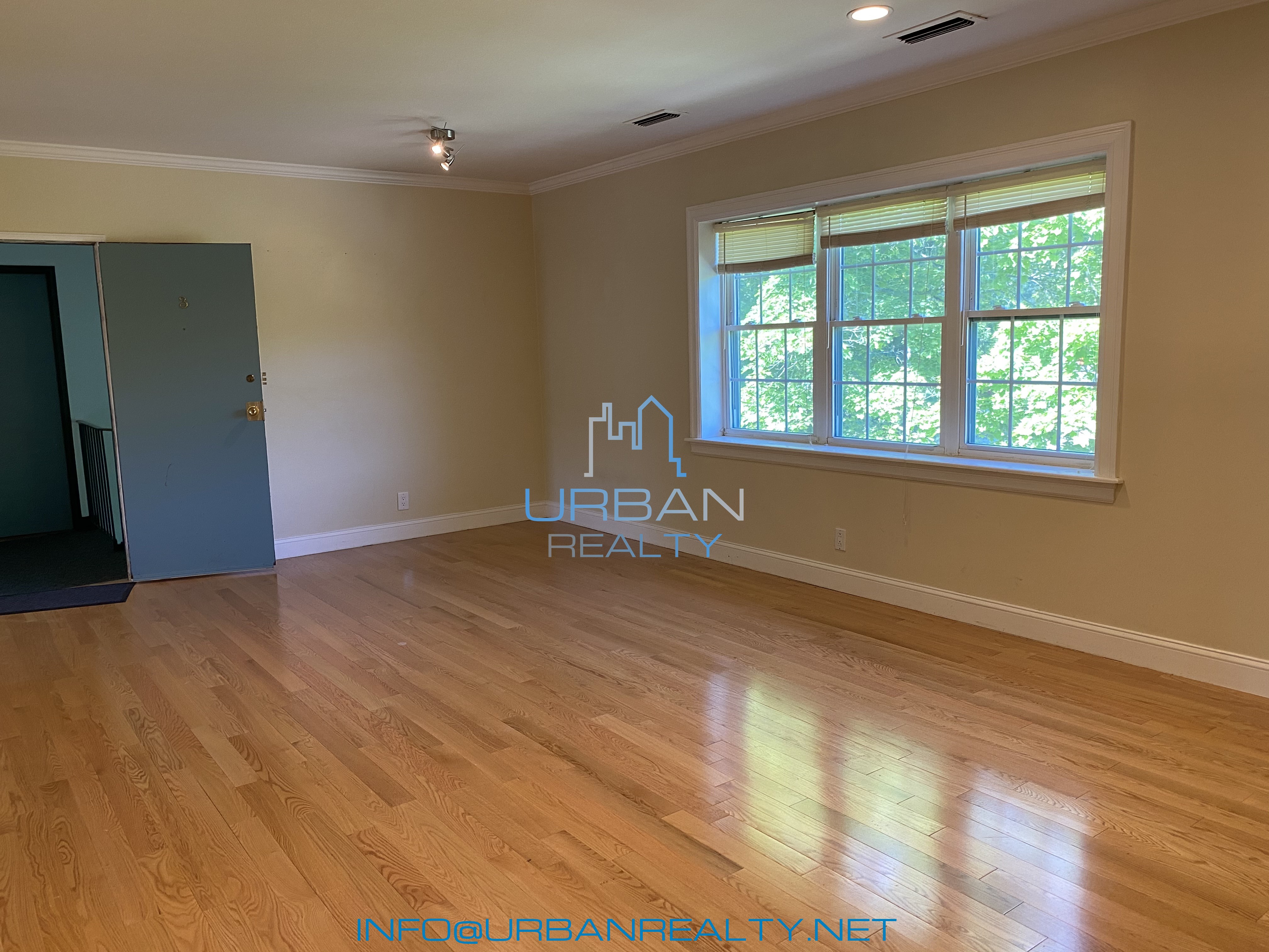 6 Lake Shore Ter, Brighton