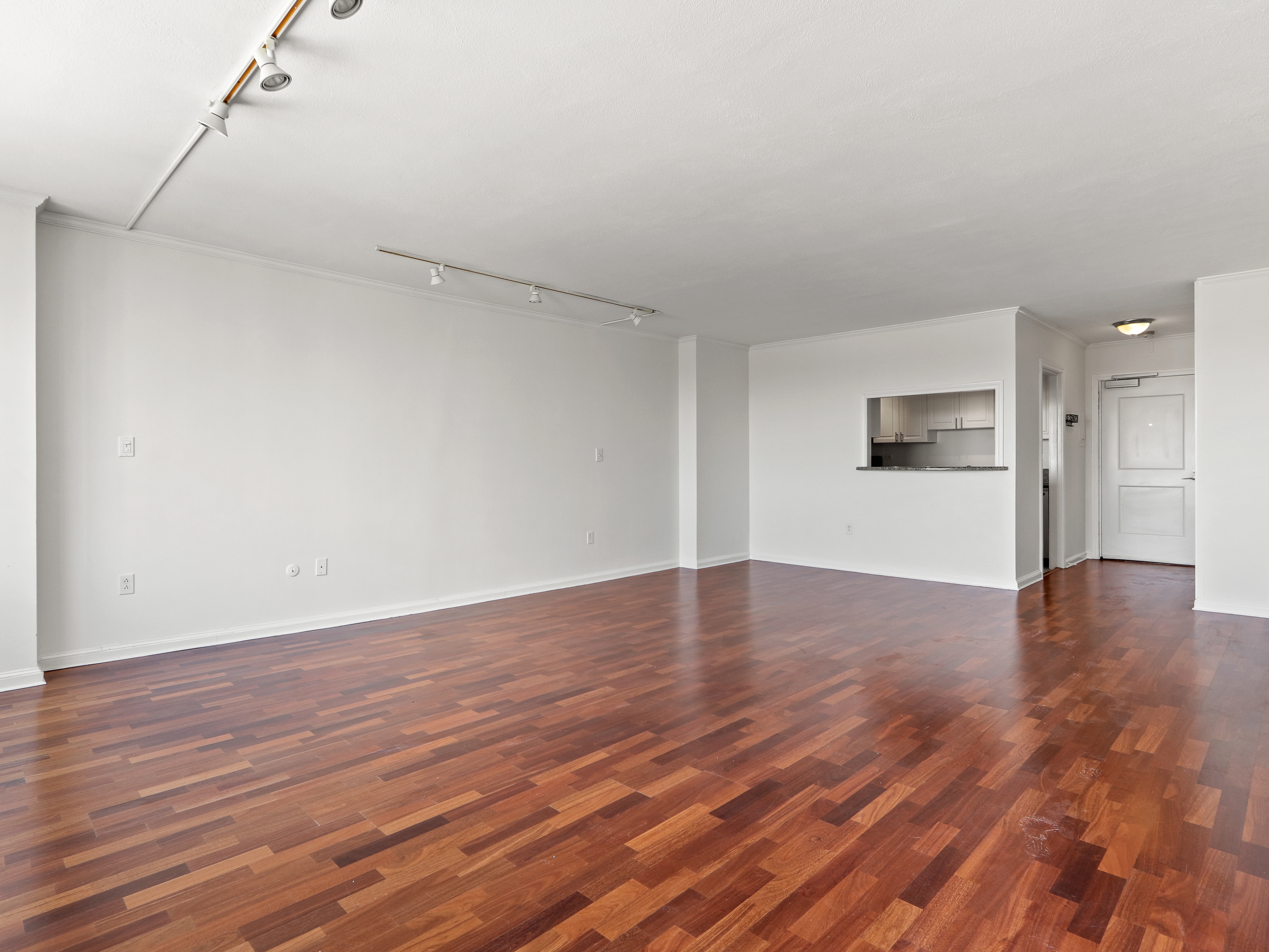 8 Whittier Pl, West End