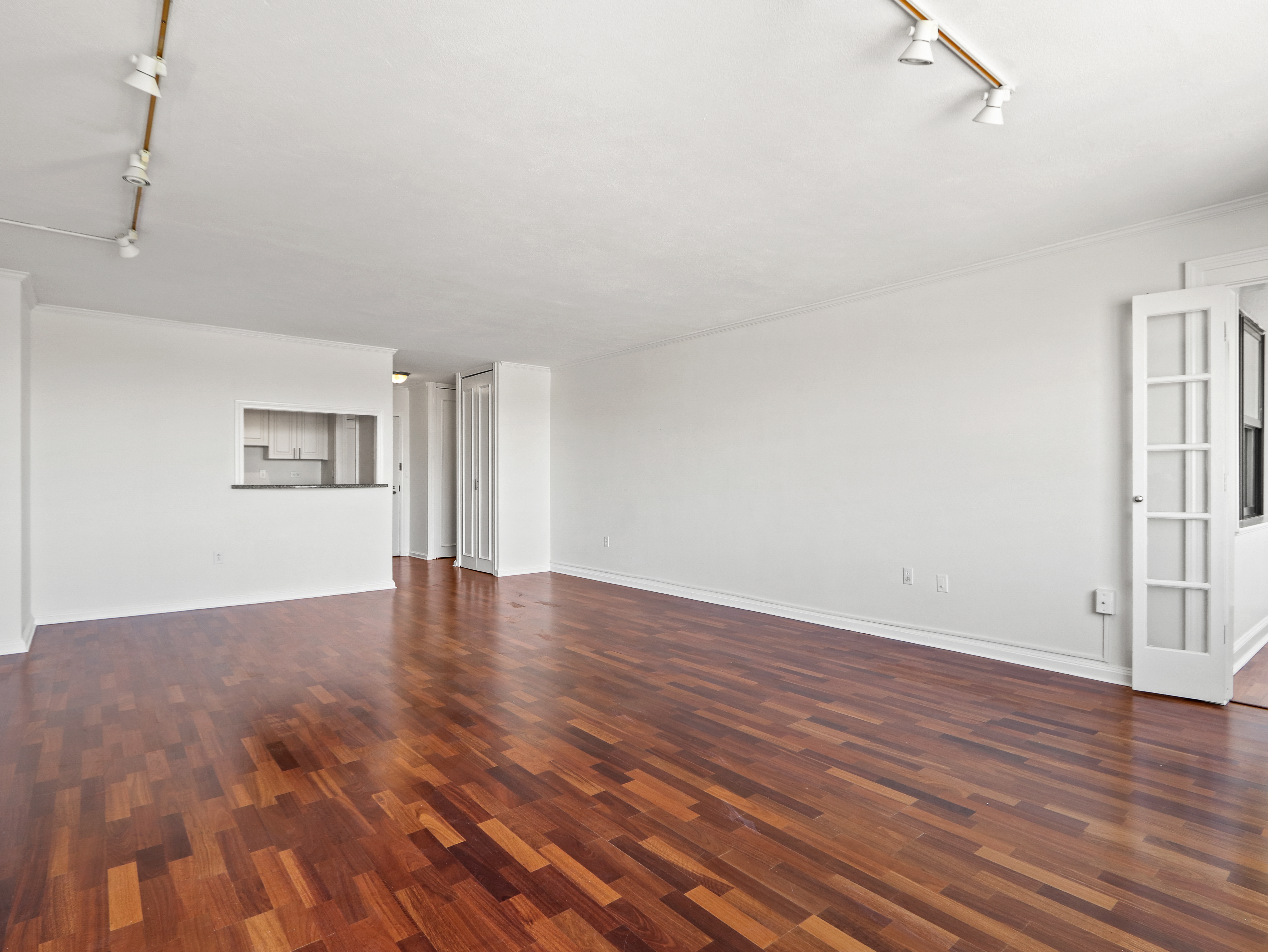 8 Whittier Pl, West End