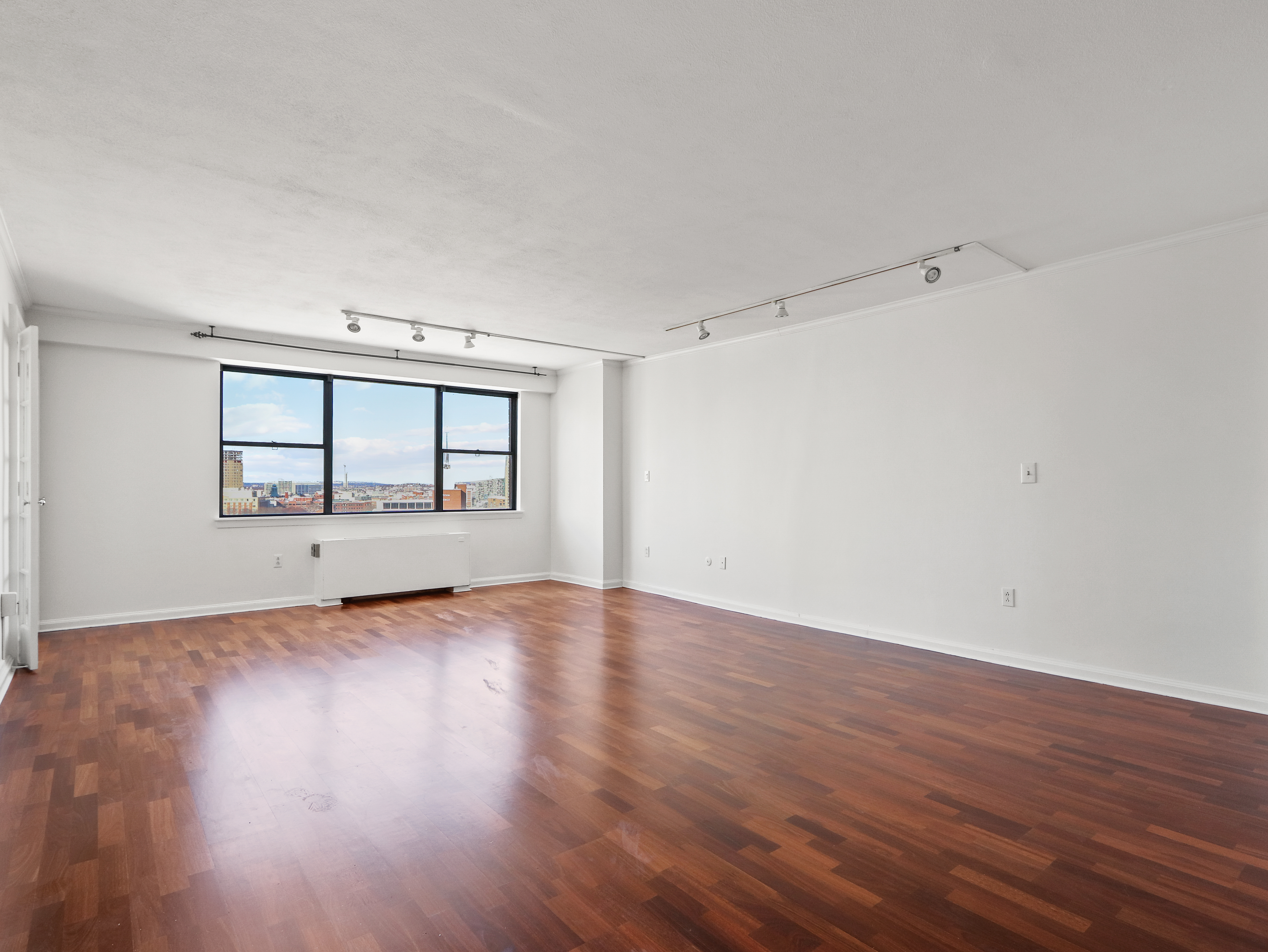 8 Whittier Pl, West End