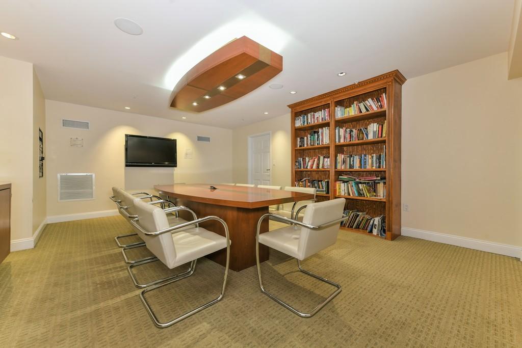 20 Chapel St, Longwood