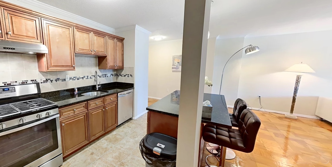 2 Hawthorne Pl, West End