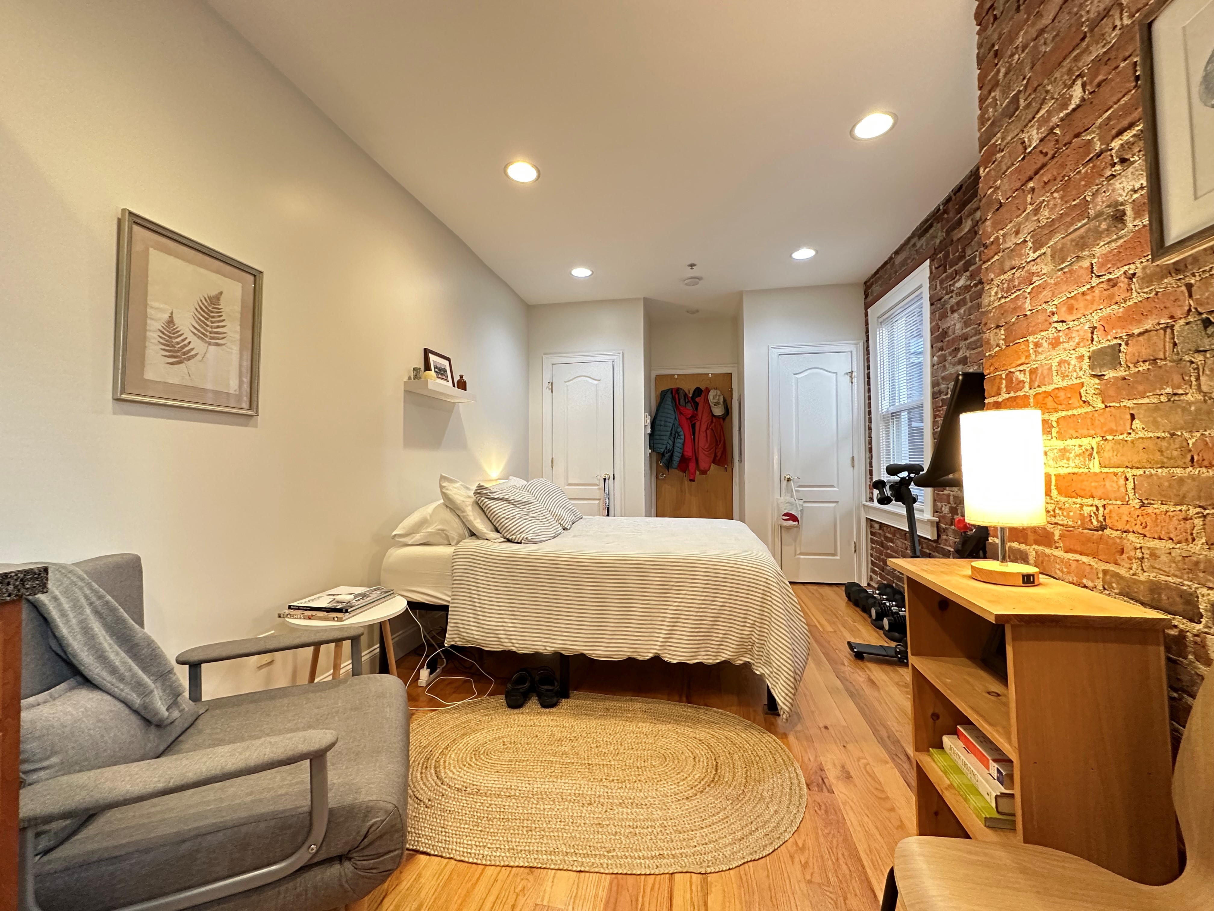 3 Thacher Ct, North End