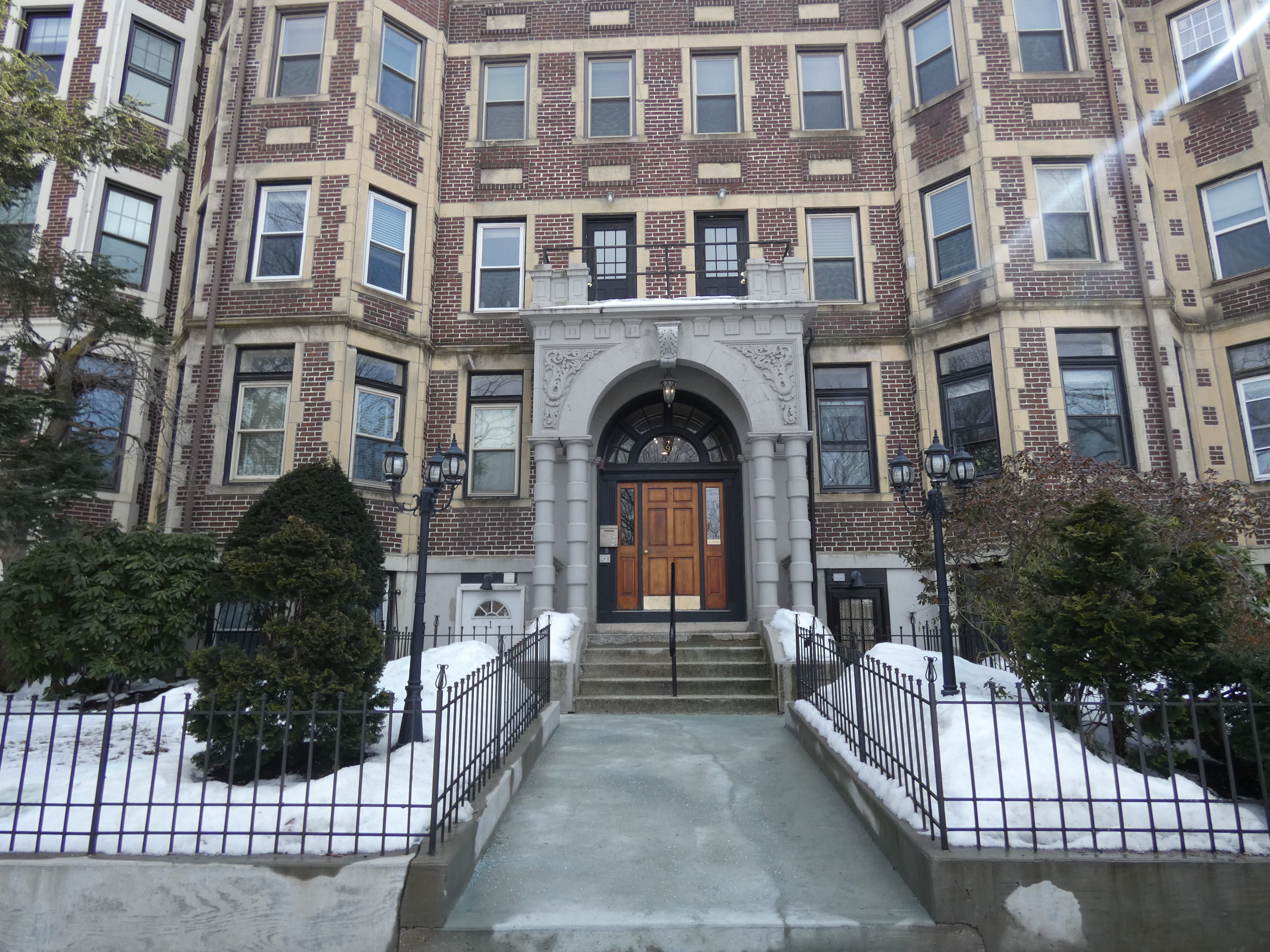 390 Riverway, Fenway