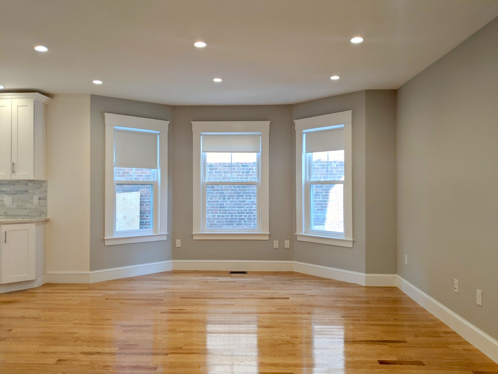 502 Main St, Medford