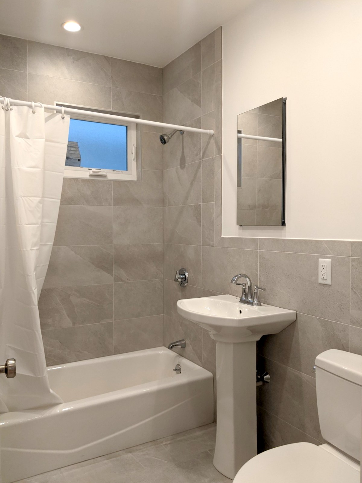 502 Main St, Medford