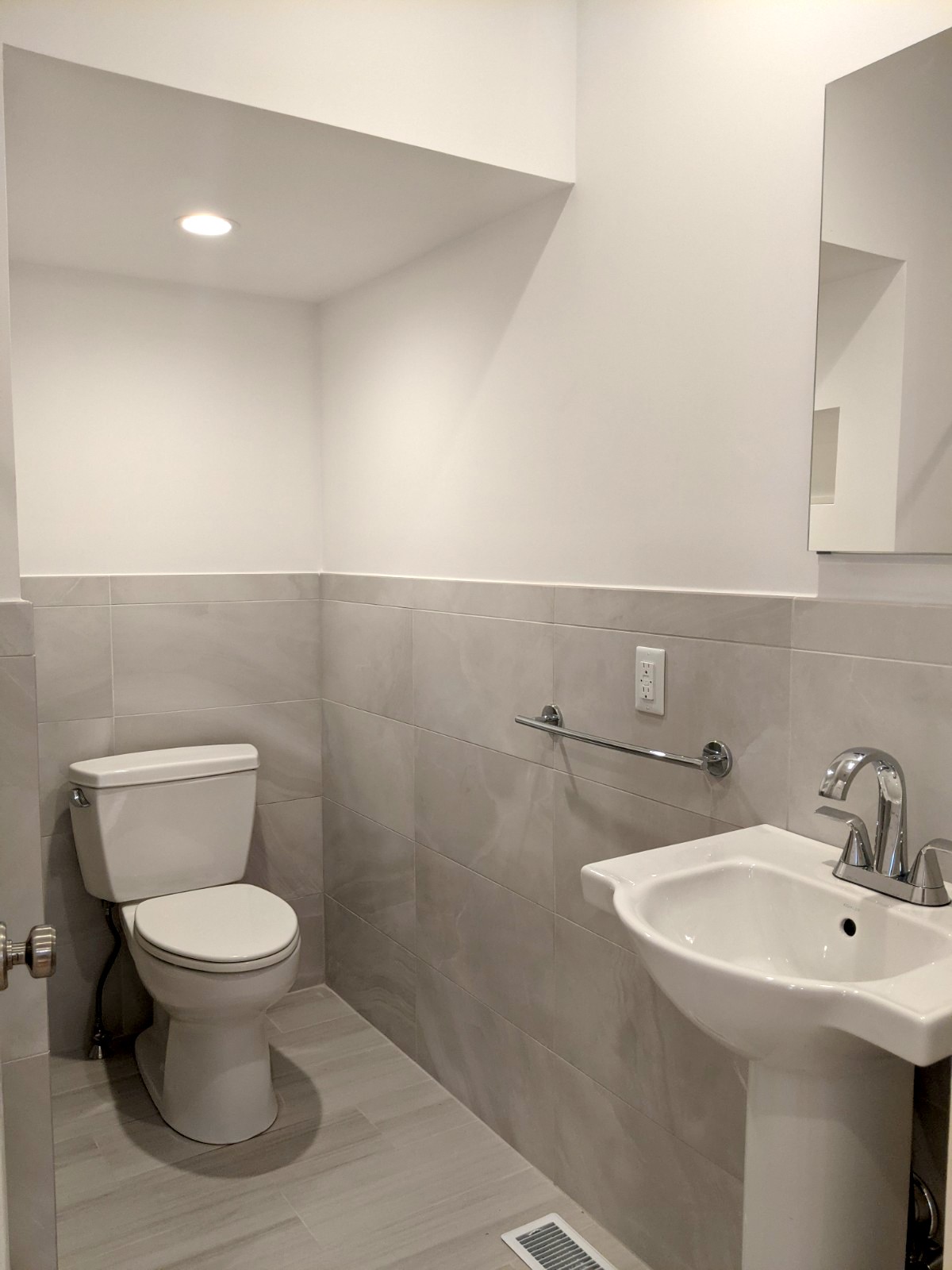 502 Main St, Medford