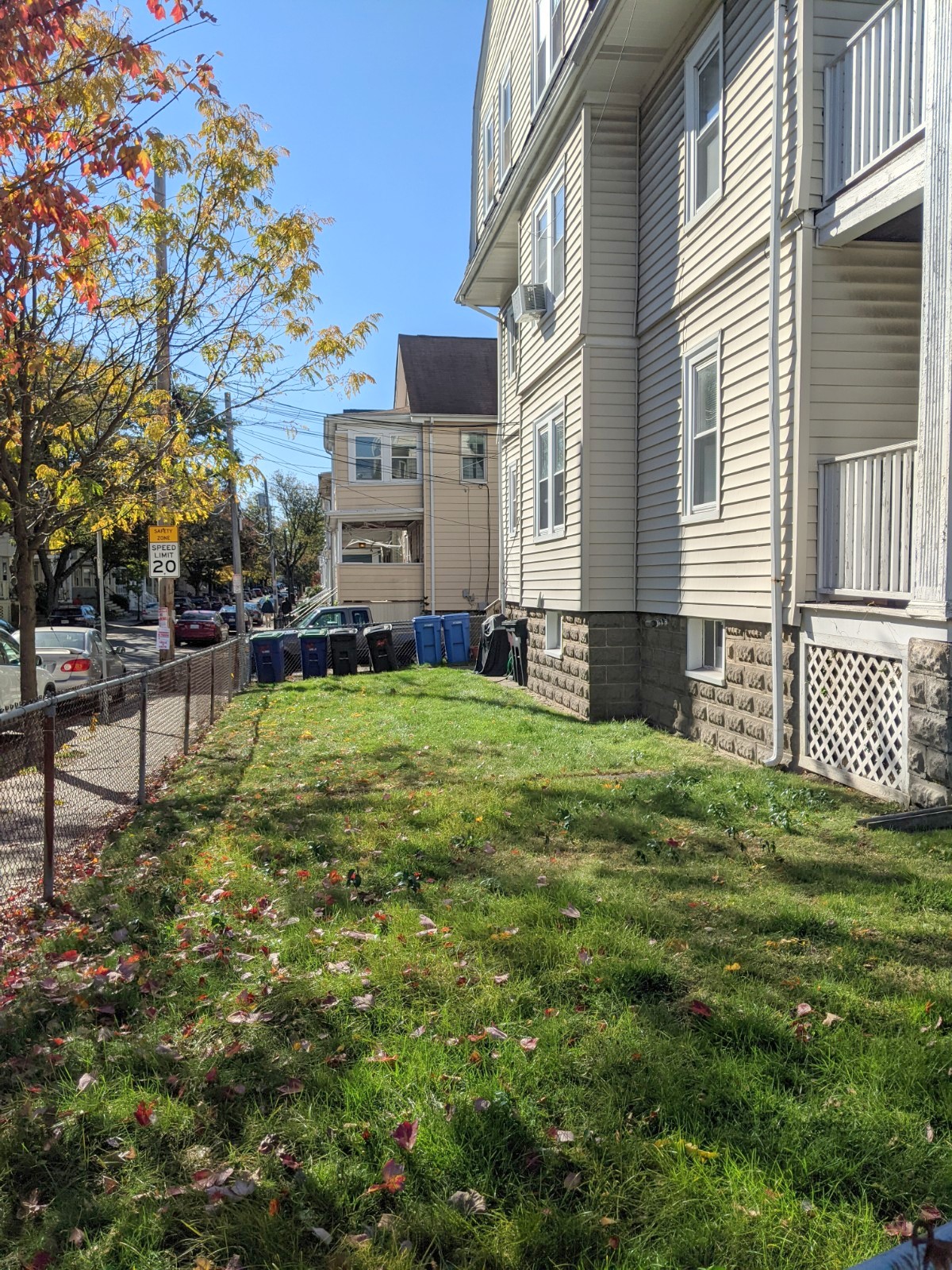 998 Broadway, Davis Square