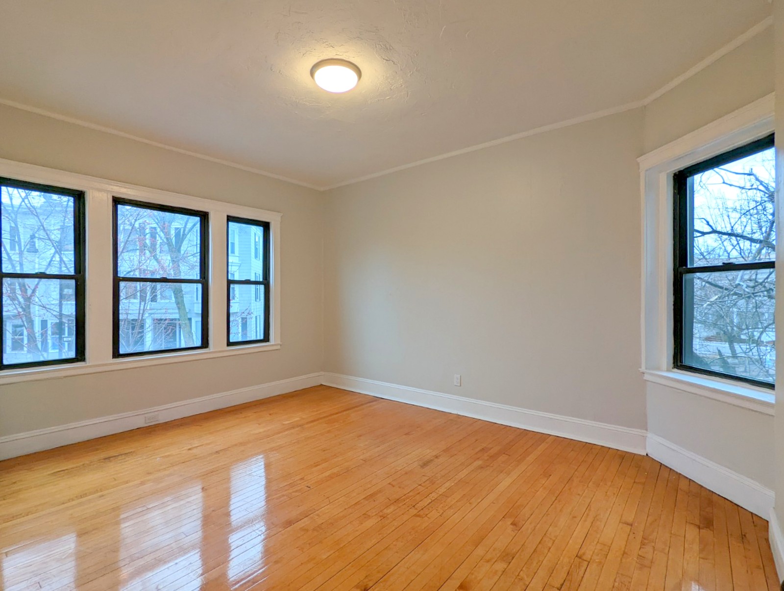 19 Pleasant St, Central Square