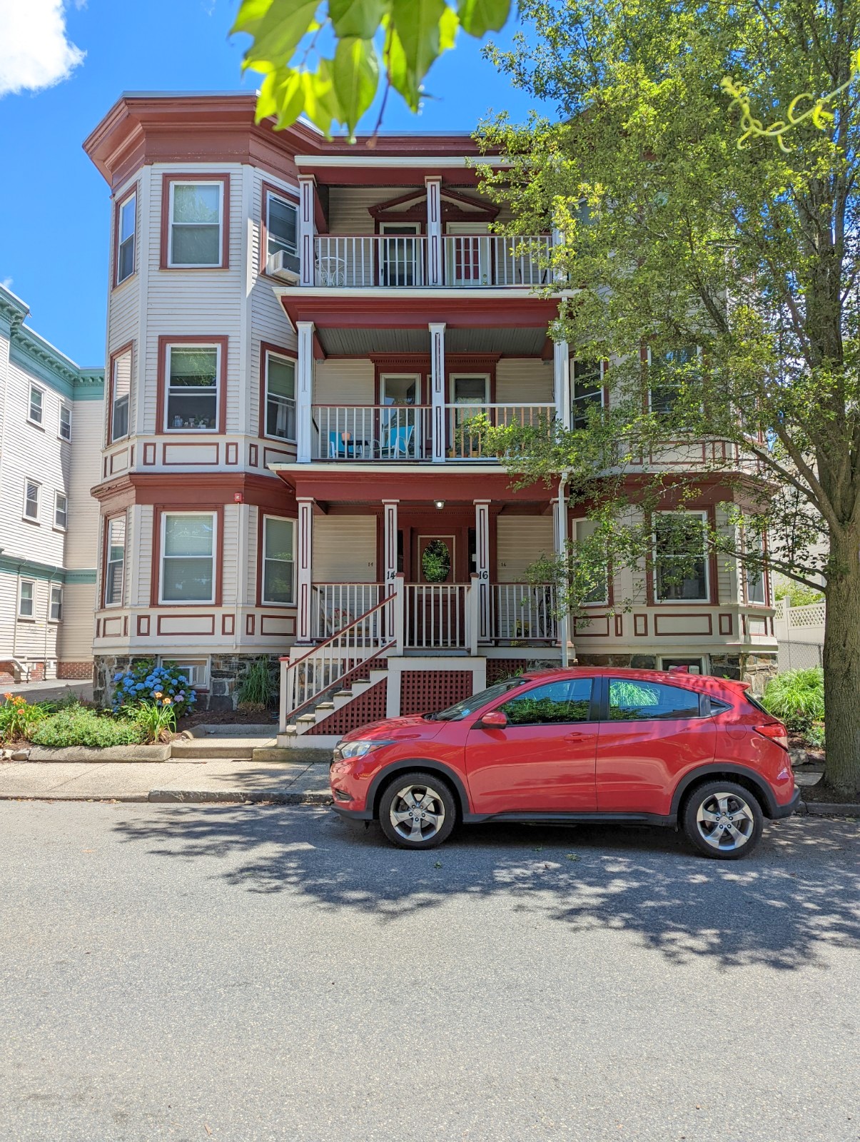 14 Garrison Ave, Teele Square