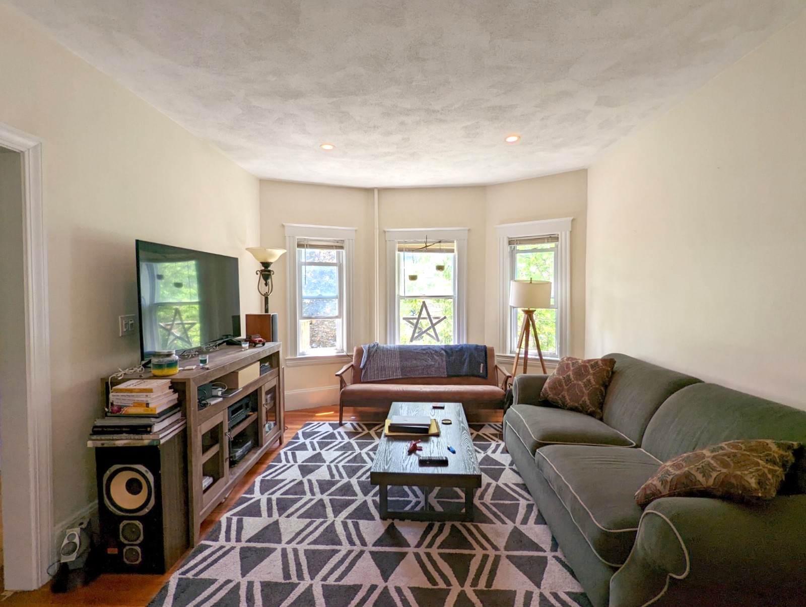 16 Hale Ave, Medford