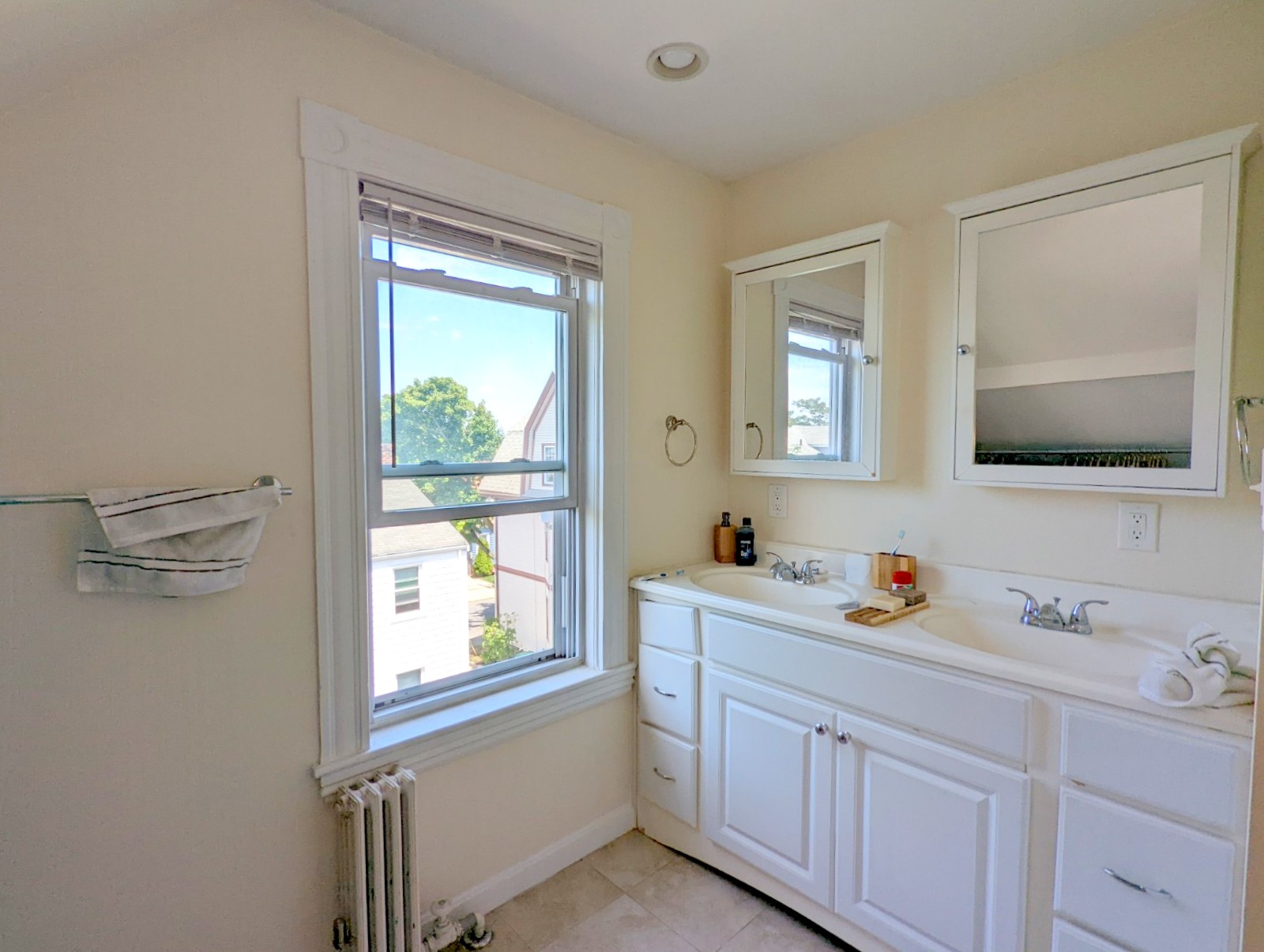 16 Hale Ave, Medford